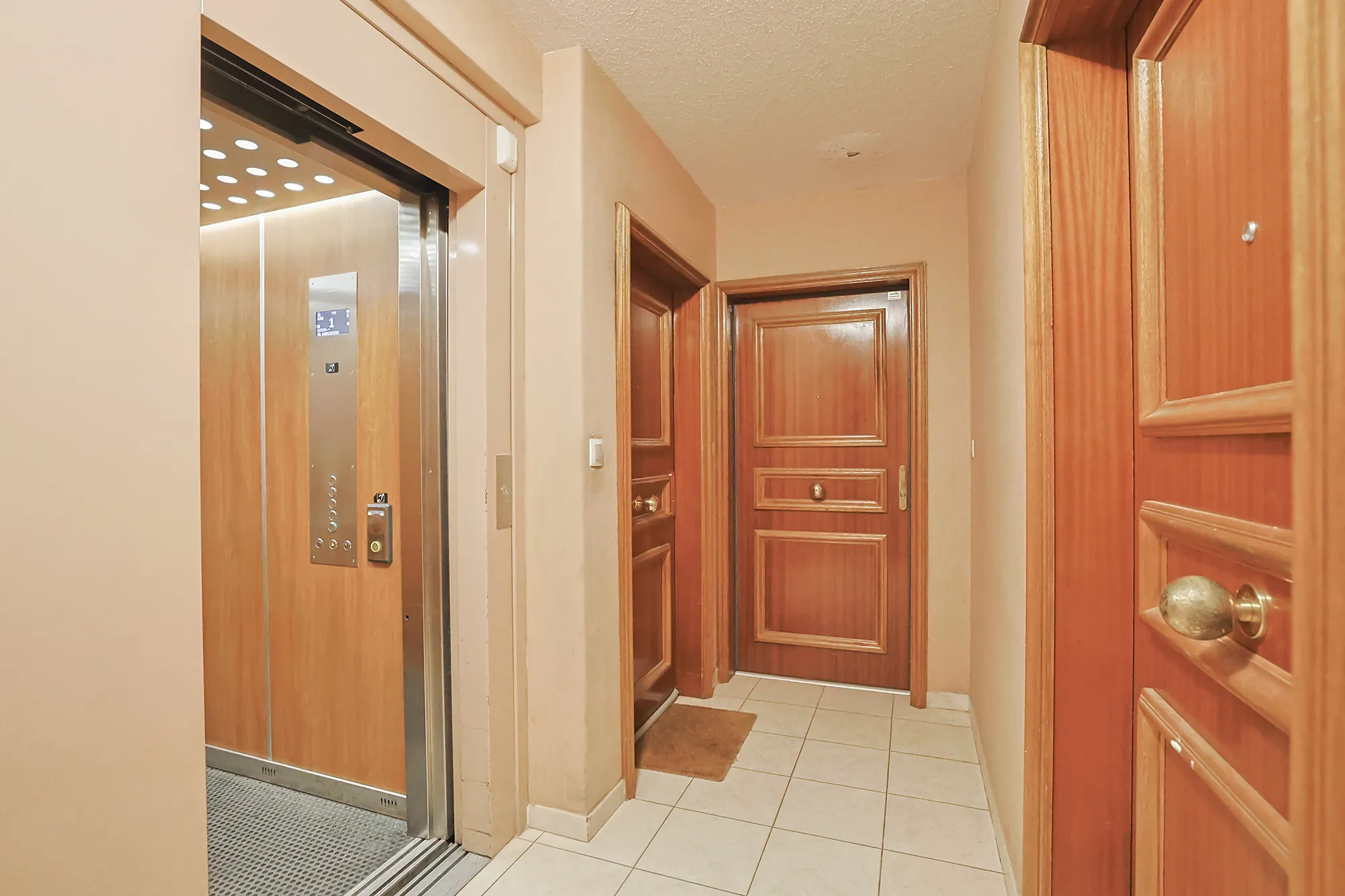 Appartement T3 de 73 m² avec balcon et parking à Hyères en vente 