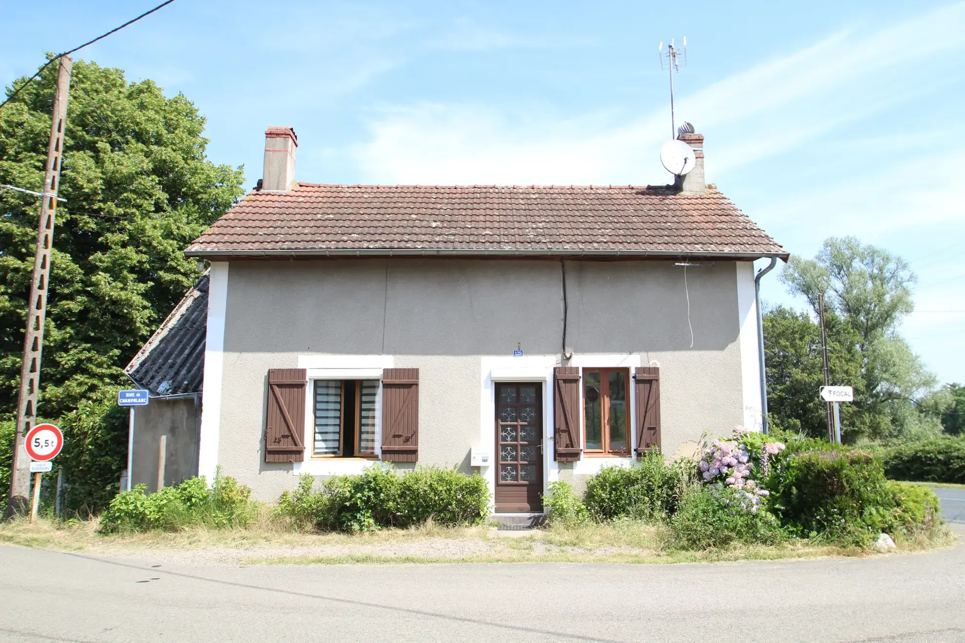 Maison 2 chambres à Bourbon Lancy avec jardin et garage 