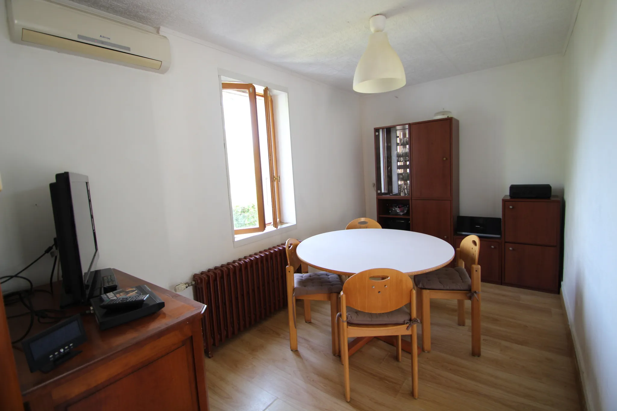 Maison 2 chambres à Bourbon Lancy avec jardin et garage 