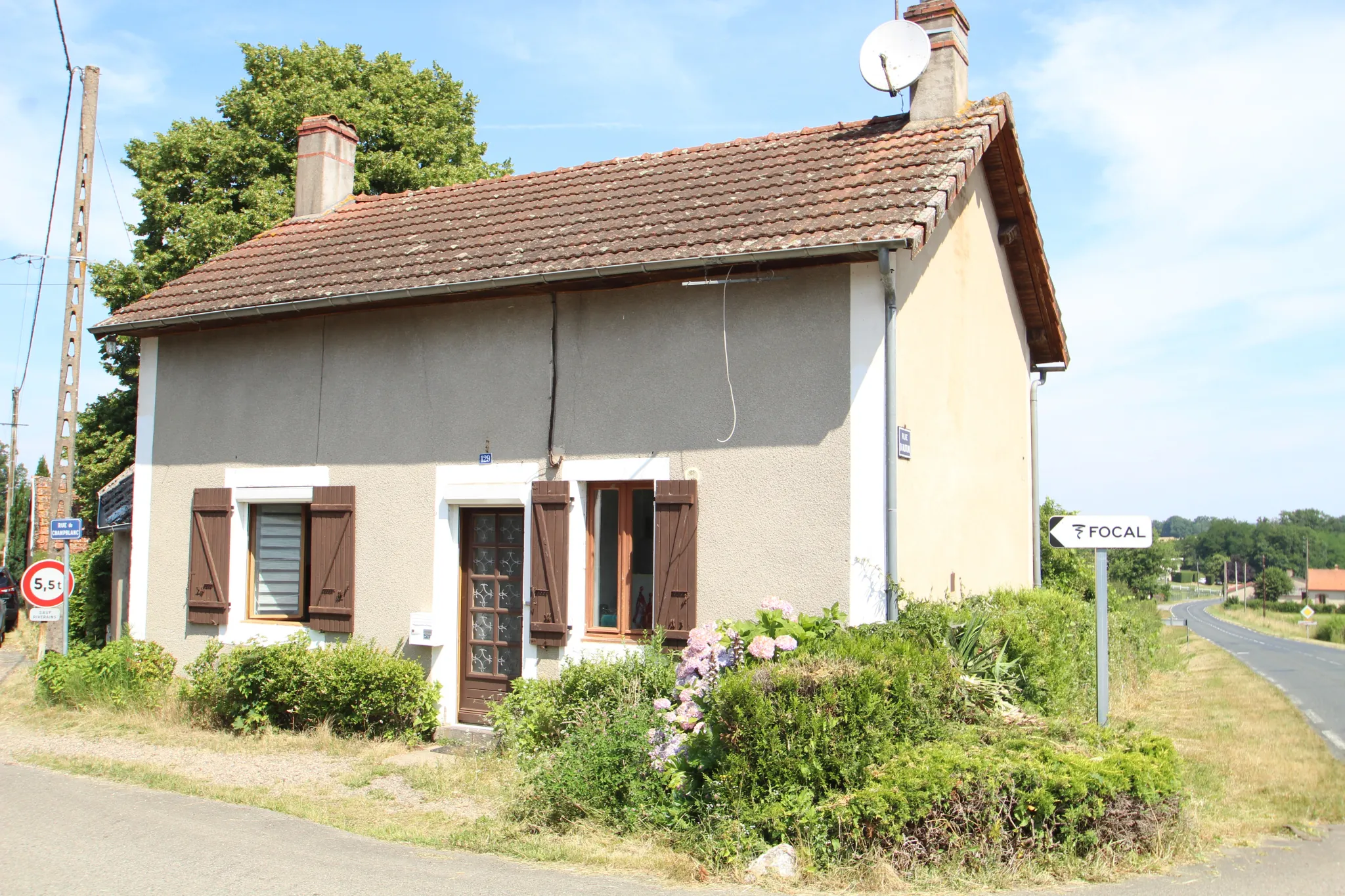 Maison 2 chambres à Bourbon Lancy avec jardin et garage