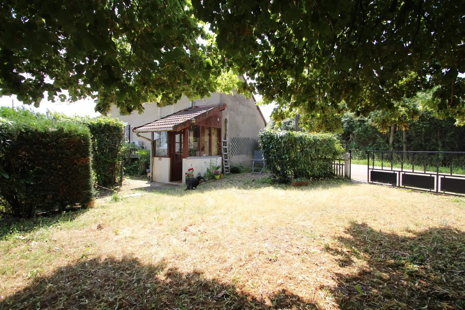 Maison 2 chambres à Bourbon Lancy avec jardin et garage 