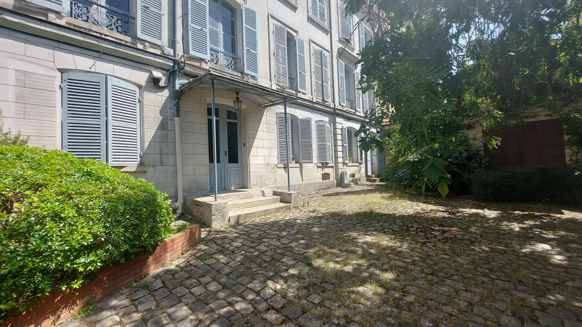 Charmant appartement rénové de 2/3 pièces au cœur de Versailles 