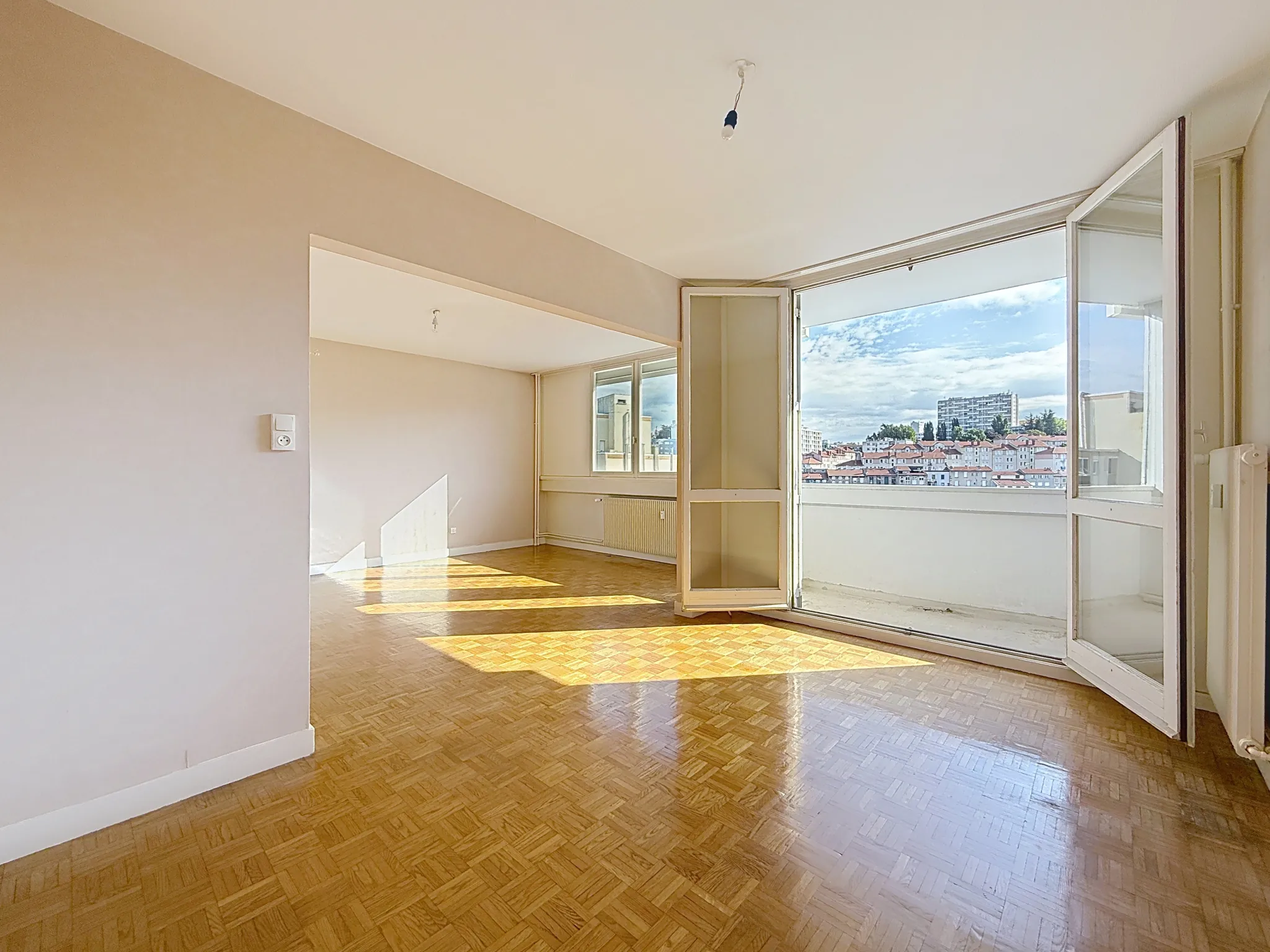Vente appartement T4 de 92 m² avec balcon à Saint-Étienne Centre 