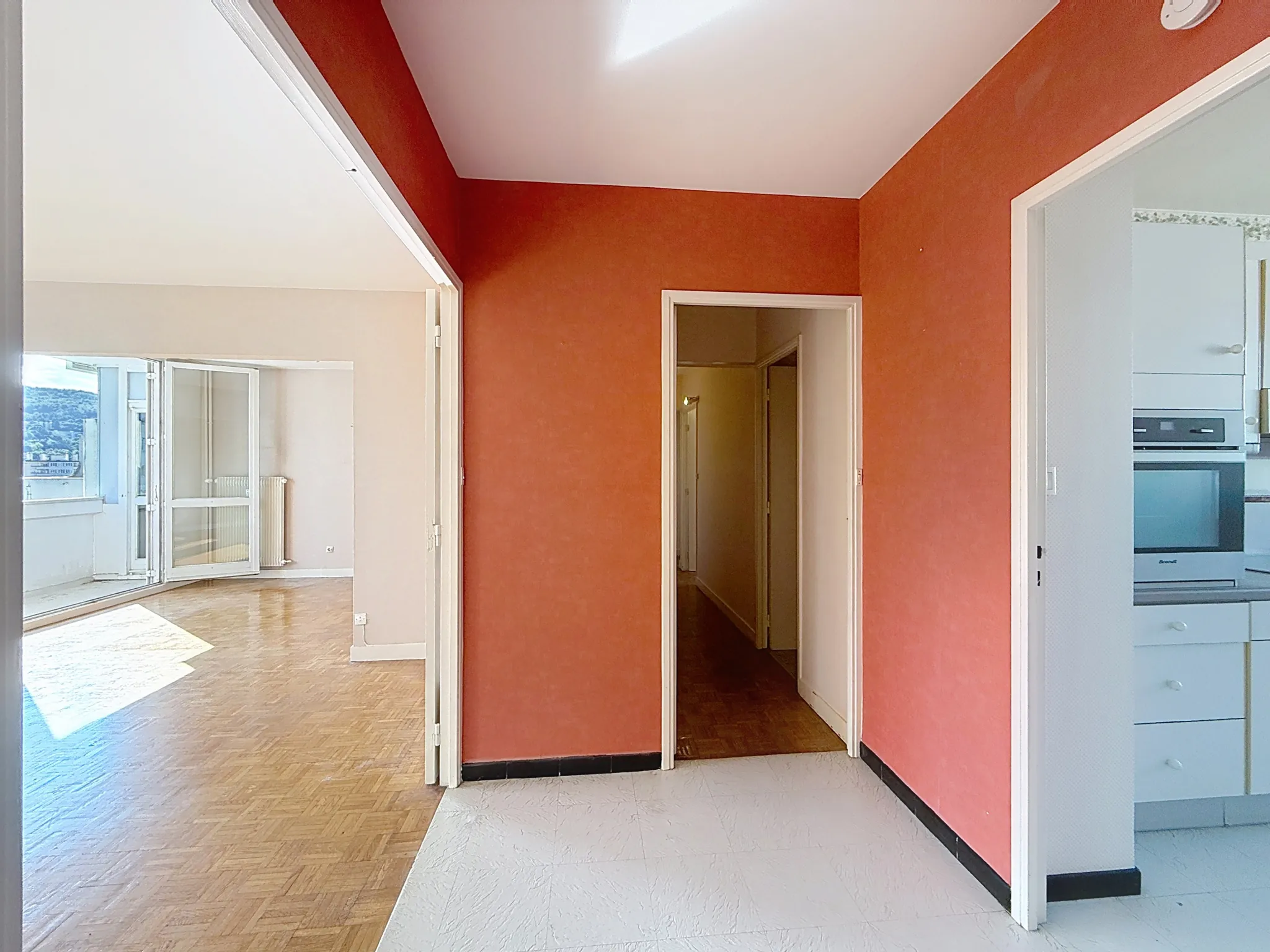 Vente appartement T4 de 92 m² avec balcon à Saint-Étienne Centre 