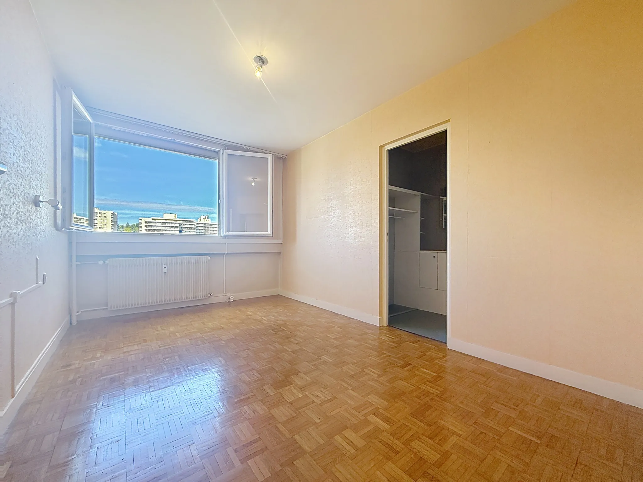 Vente appartement T4 de 92 m² avec balcon à Saint-Étienne Centre 