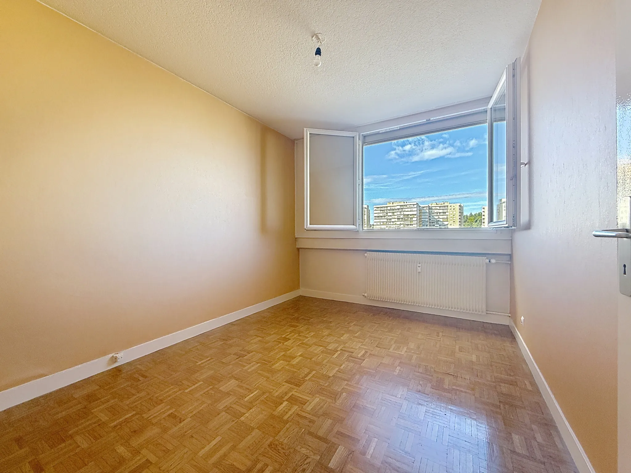 Vente appartement T4 de 92 m² avec balcon à Saint-Étienne Centre 