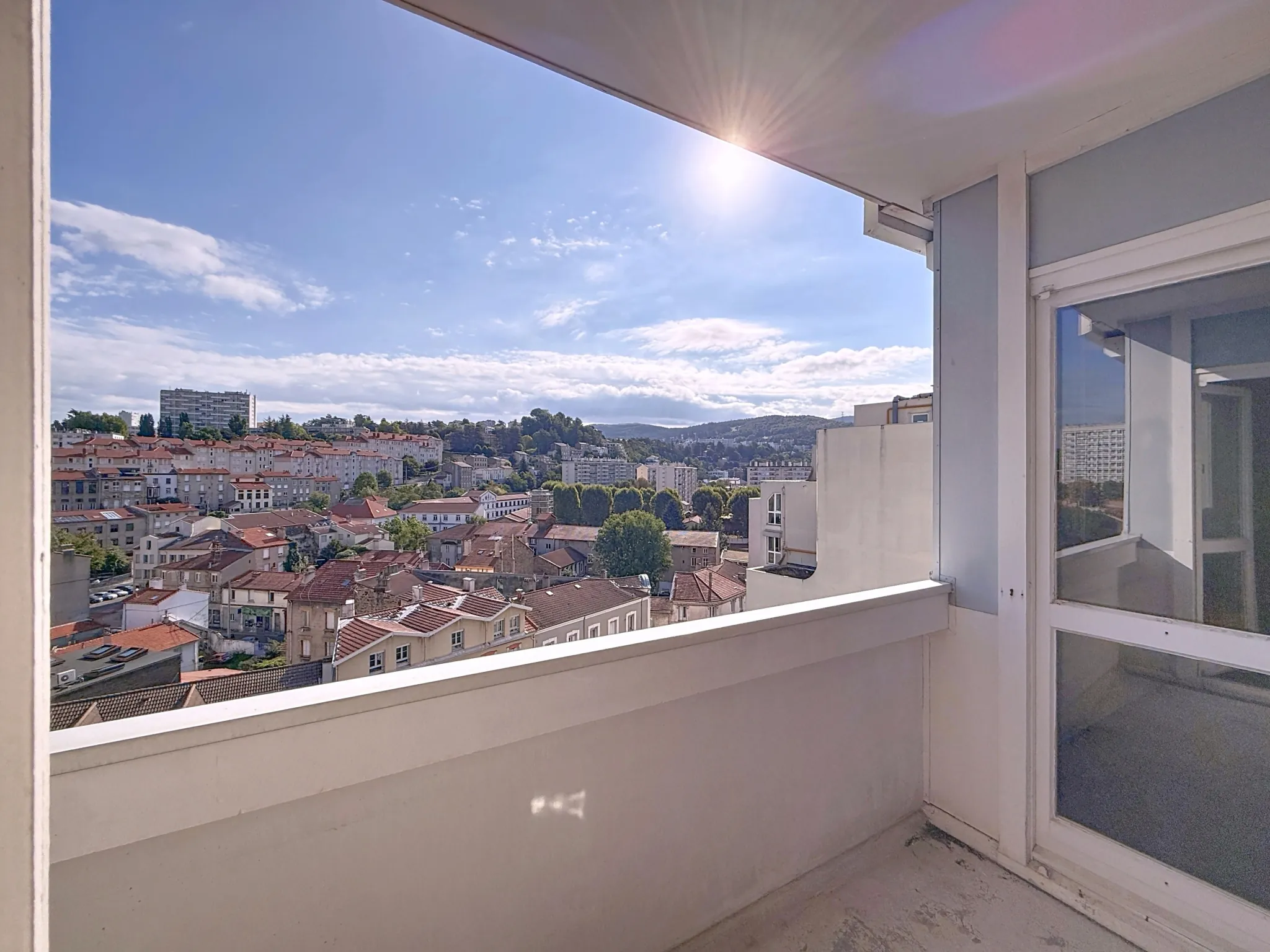 Vente appartement T4 de 92 m² avec balcon à Saint-Étienne Centre 