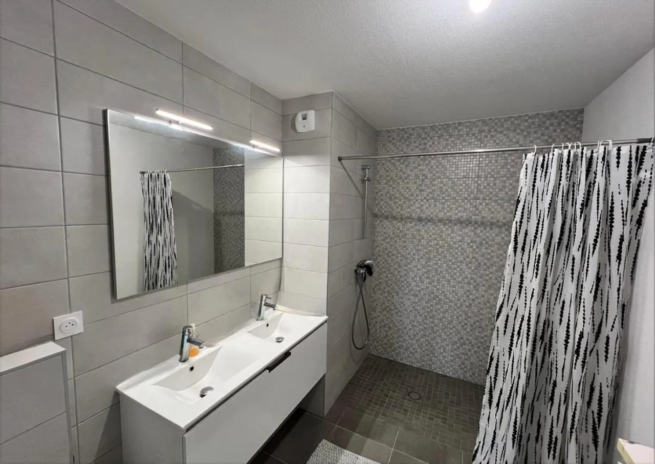 Appartement T3 neuf avec terrasse et garage à St-Louis 