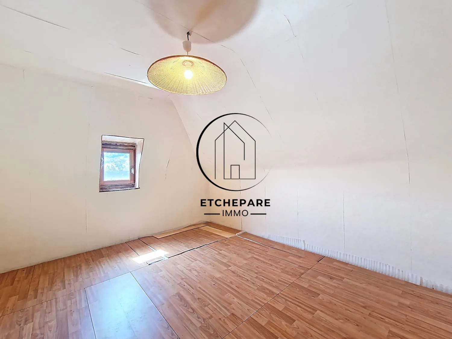 Charme et potentiel dans cette maison de ville à Mauléon-Licharre 