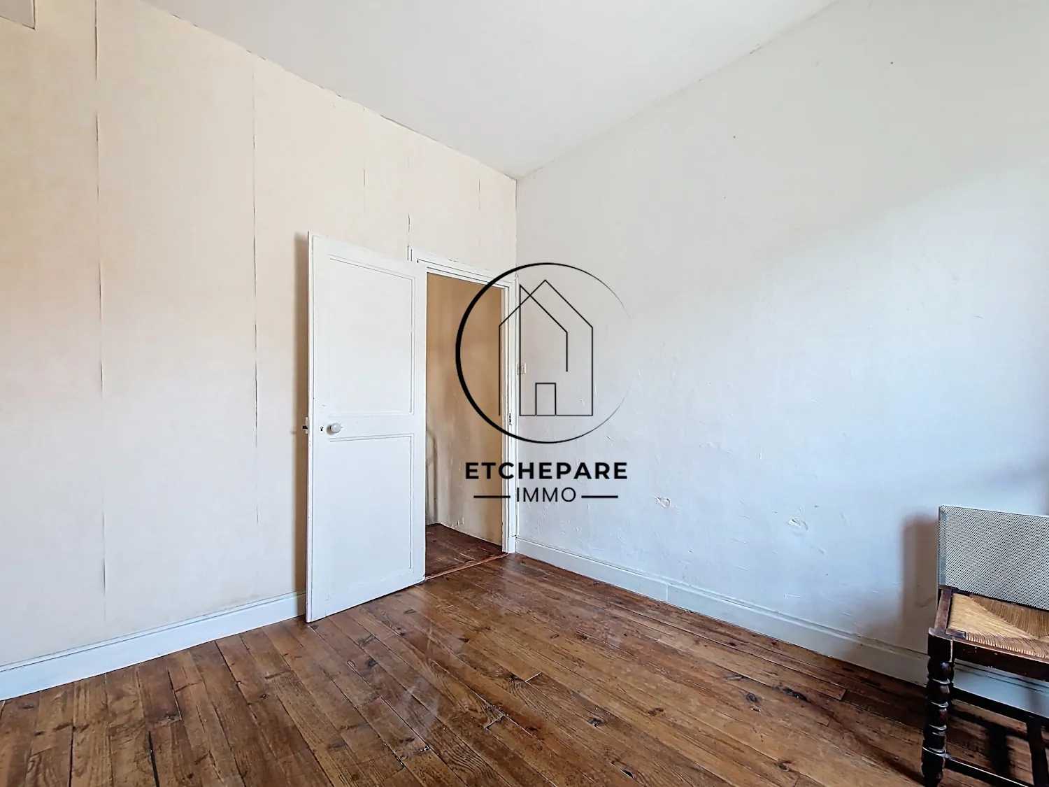 Charme et potentiel dans cette maison de ville à Mauléon-Licharre 