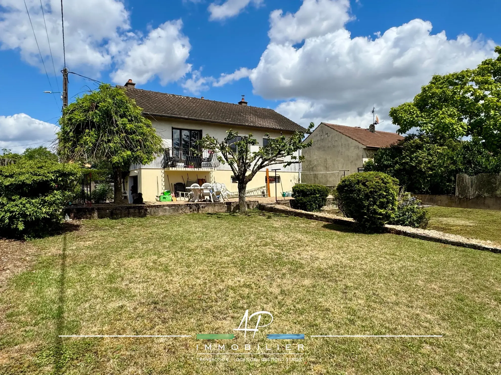 Maison individuelle à vendre à Belleneuve, 3 chambres, avec grand terrain 