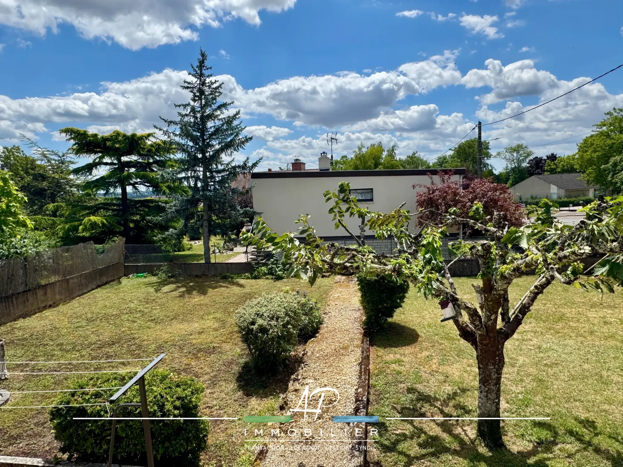 Maison individuelle à vendre à Belleneuve, 3 chambres, avec grand terrain 