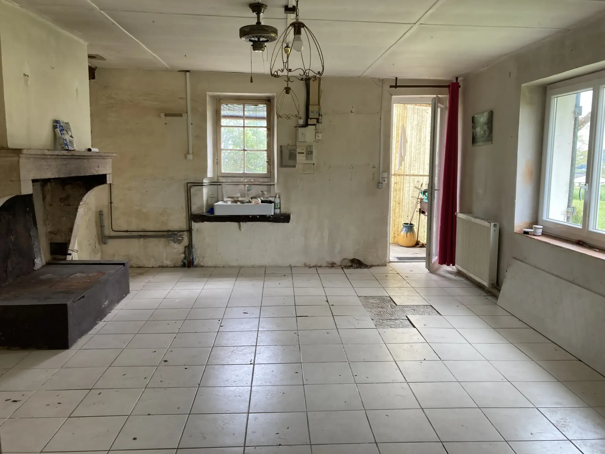 Maison en pierre à rénover à La Réole avec grand terrain et vue dégagée 