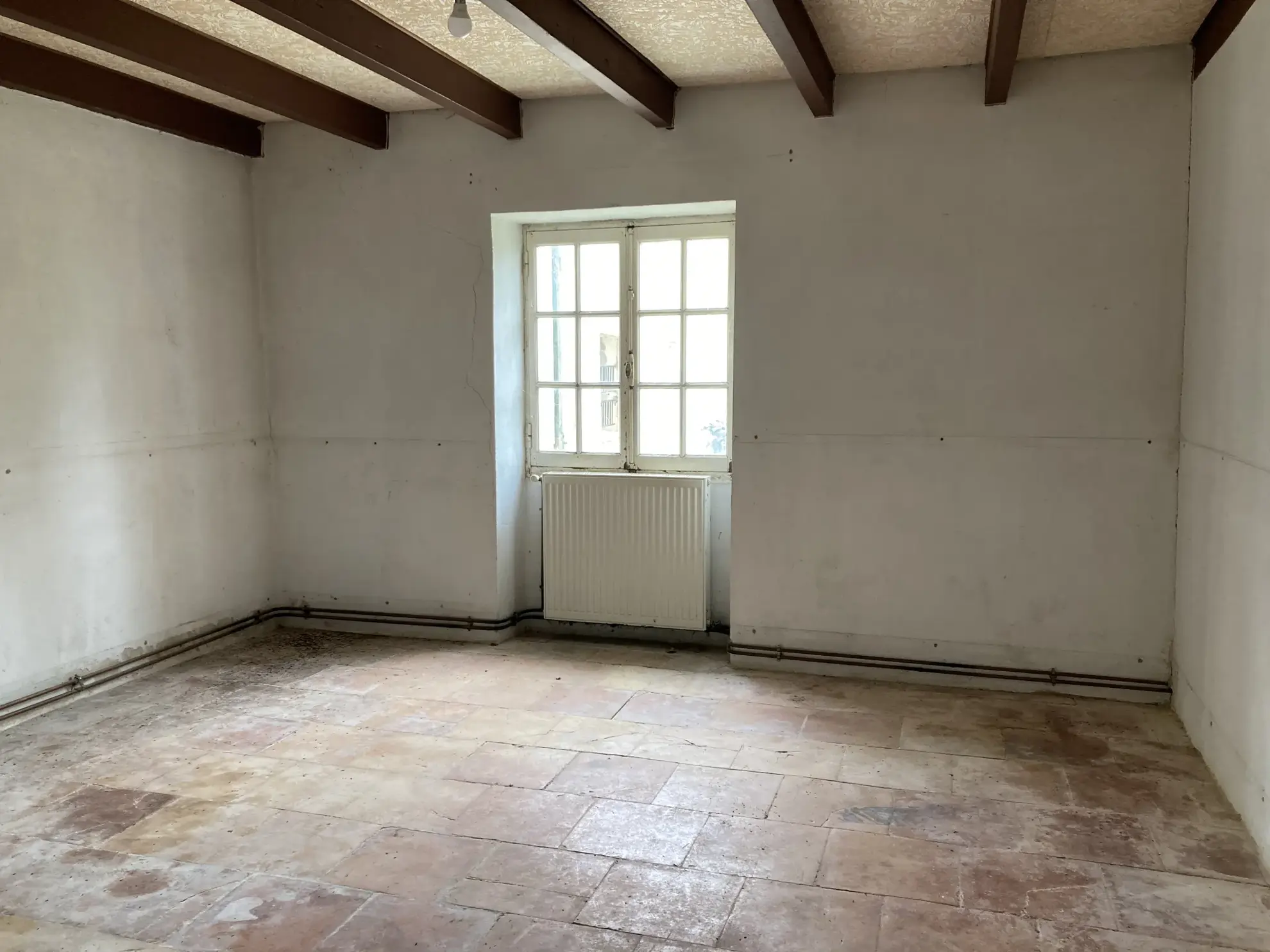 Maison en pierre à rénover à La Réole avec grand terrain et vue dégagée 