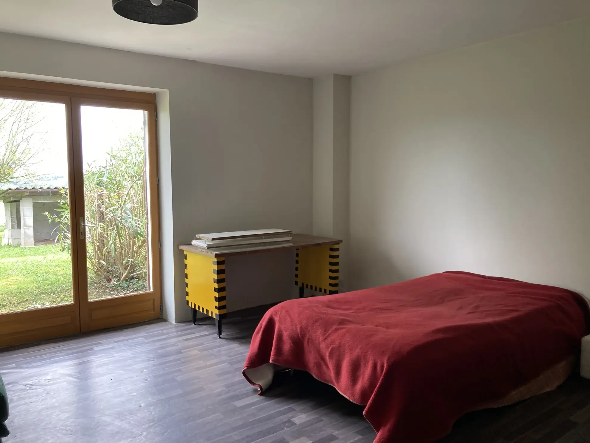 Maison en pierre à rénover à La Réole avec grand terrain et vue dégagée 