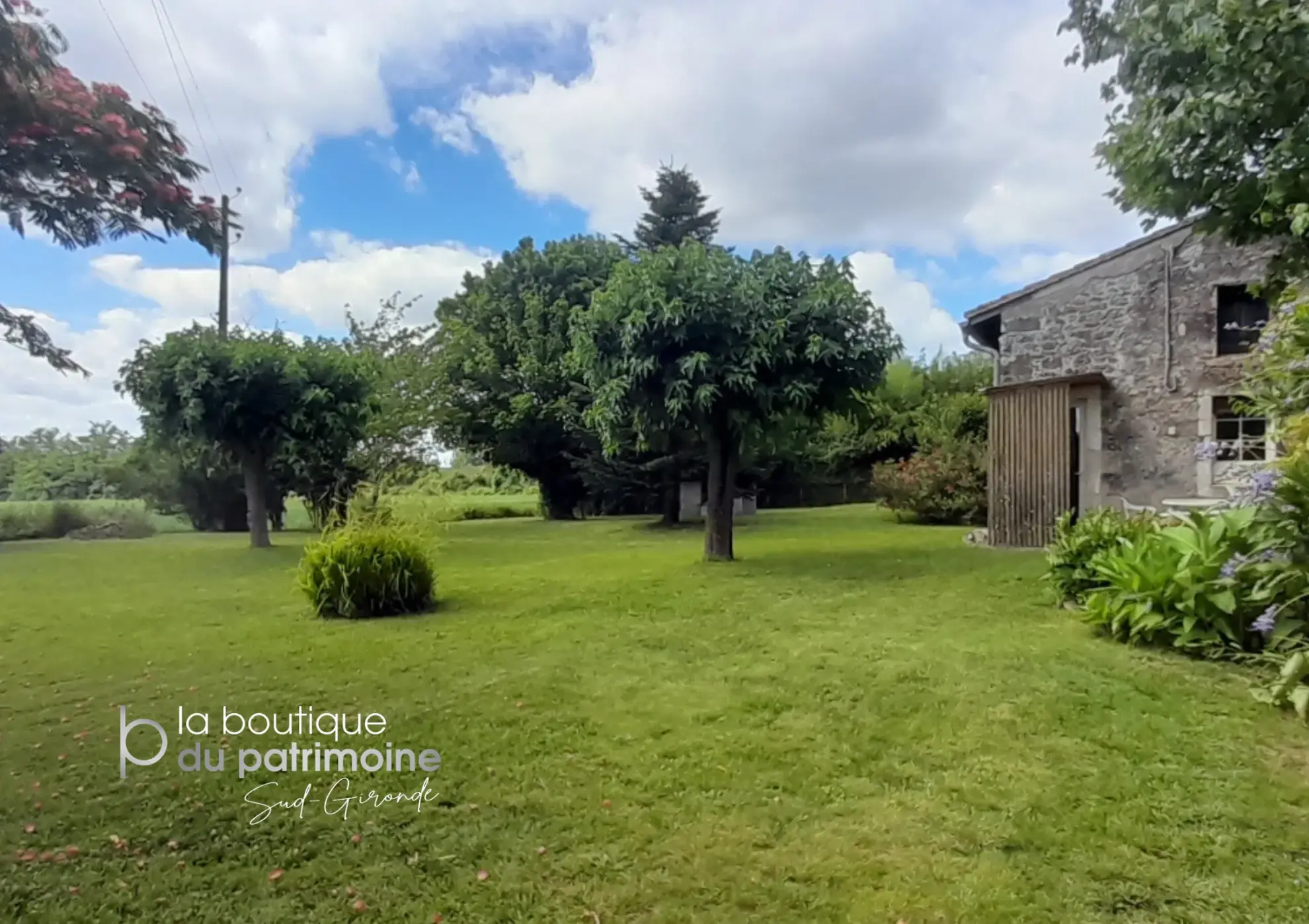 Maison en pierre à rénover à La Réole avec grand terrain et vue dégagée