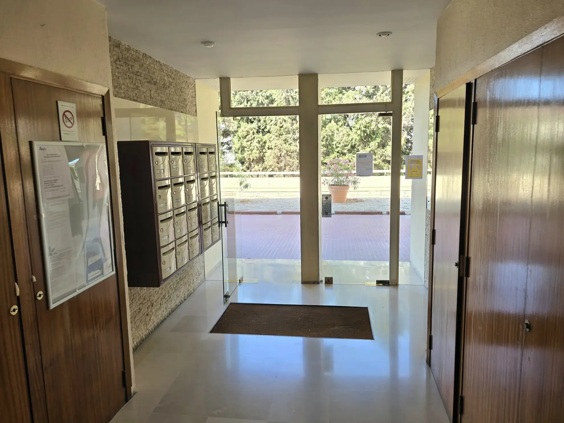 Appartement 2 pièces à Vence avec balcon, cave et ascenseur – Idéal rénovation