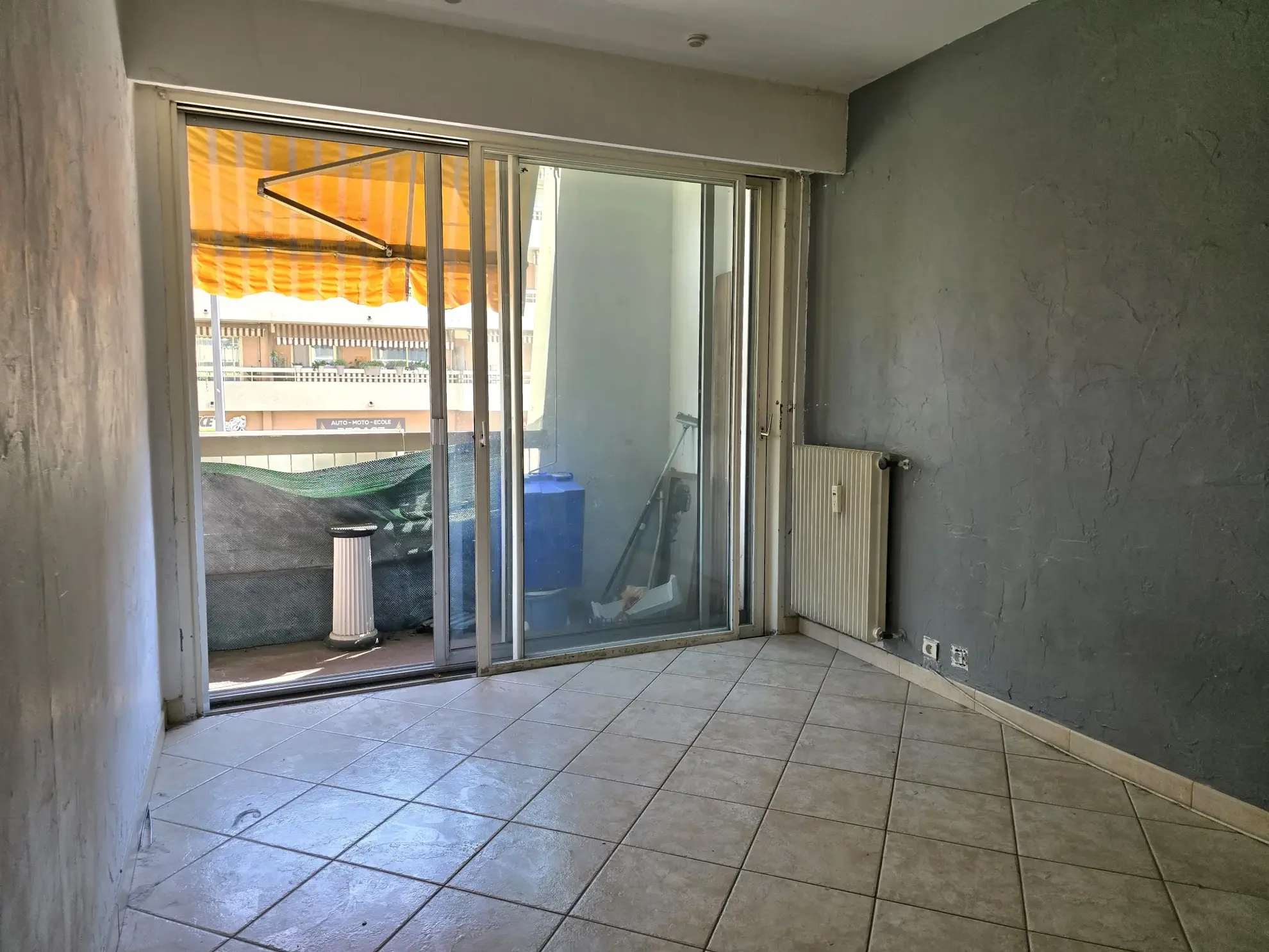 Appartement 2 pièces à Vence avec balcon, cave et ascenseur – Idéal rénovation 
