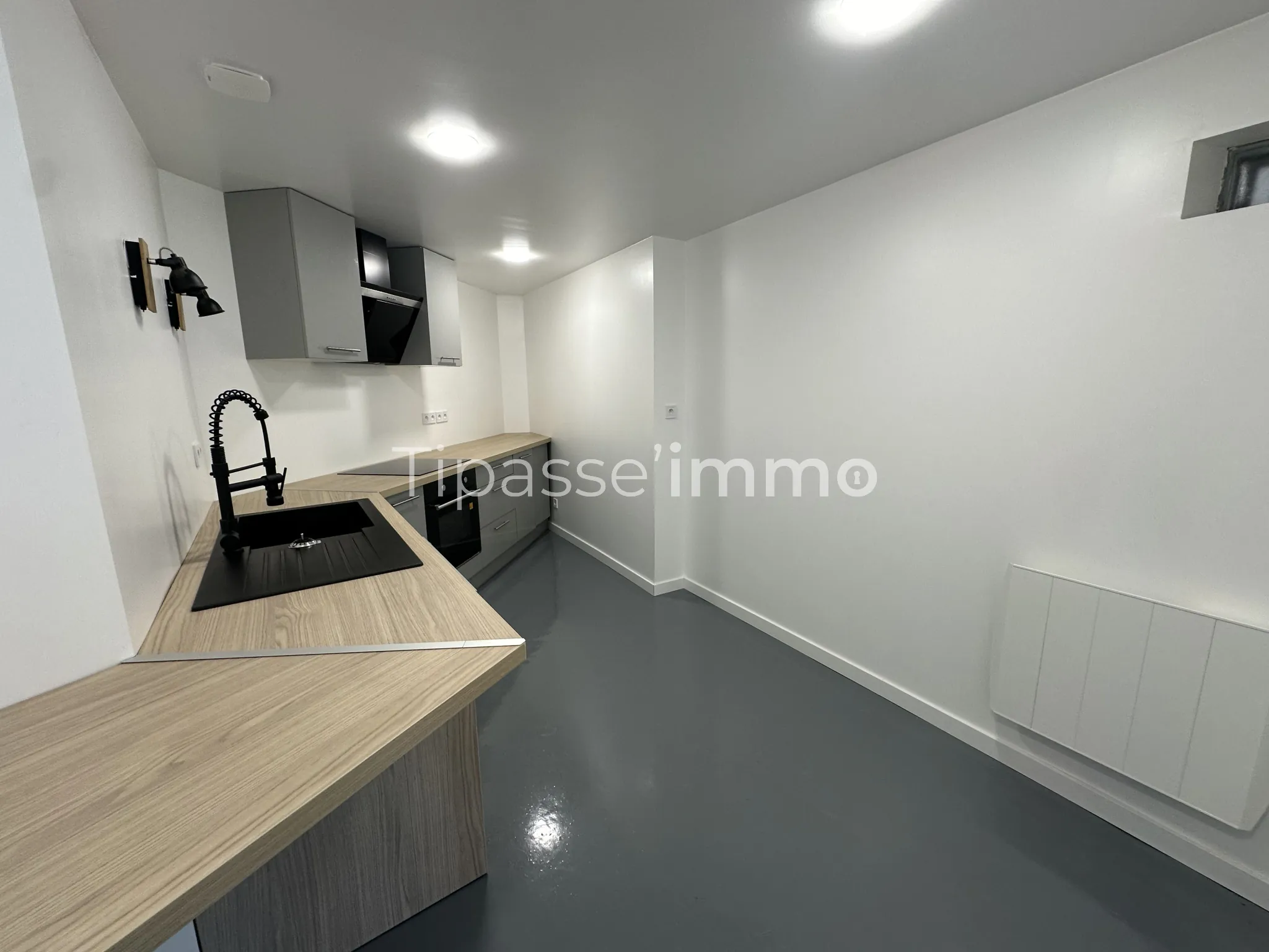 Maison entièrement rénovée à Elbeuf avec 3 chambres et cour 