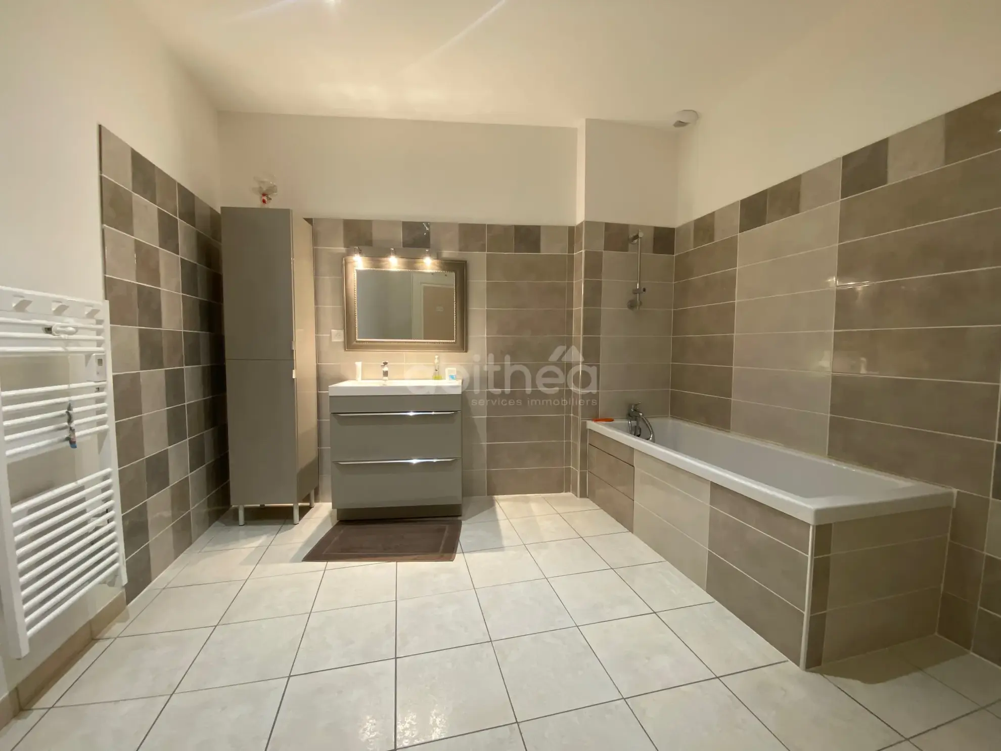 Maison de campagne rénovée de 190 m² à Roussines, proche Montbron 