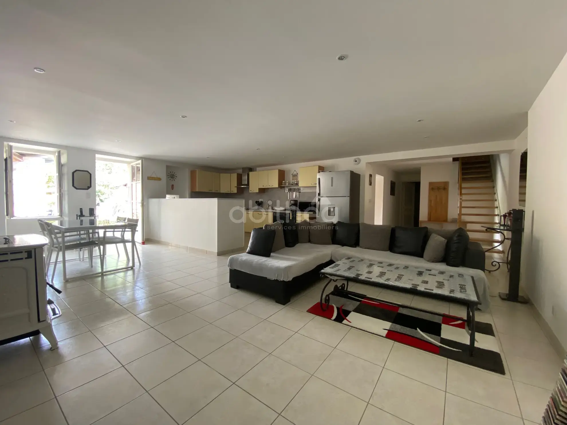 Maison de campagne rénovée de 190 m² à Roussines, proche Montbron