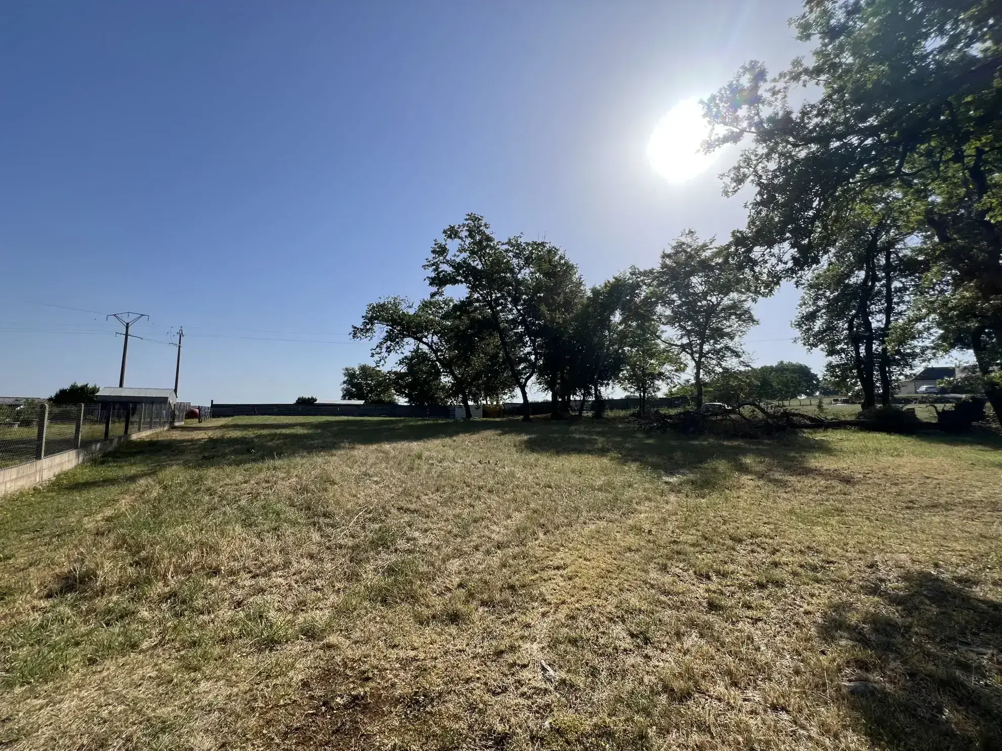 Terrain constructible de 1583 m² à Terrasson Lavilledieu, vue campagne 