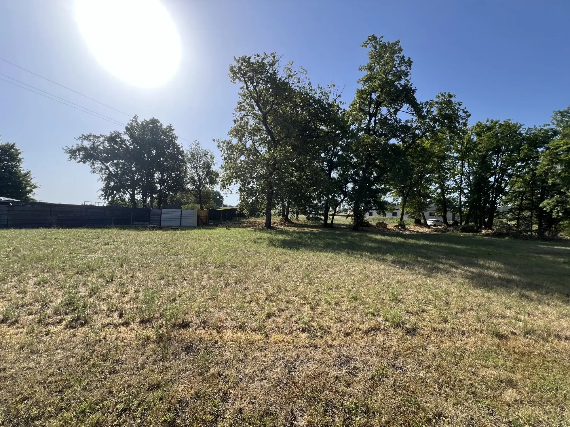 Terrain constructible de 1583 m² à Terrasson Lavilledieu, vue campagne 