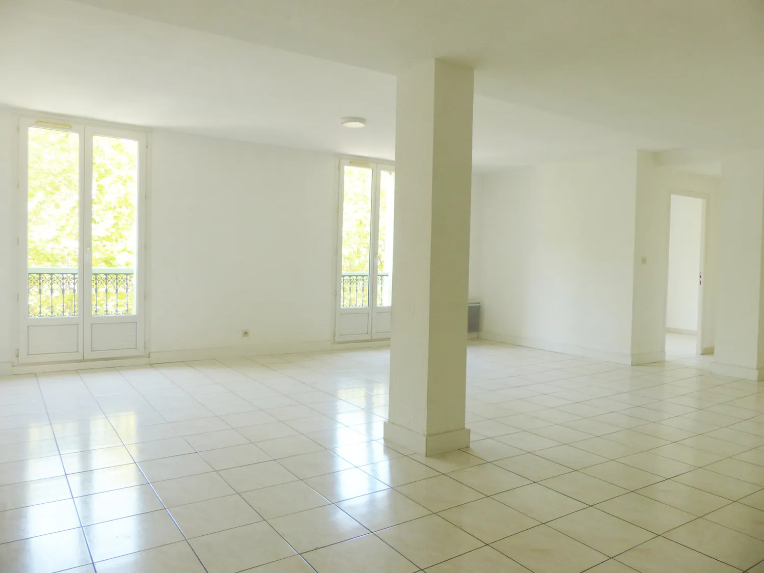 Appartement F5 rénové avec 4 chambres en centre-ville de Lamalou-les-Bains 