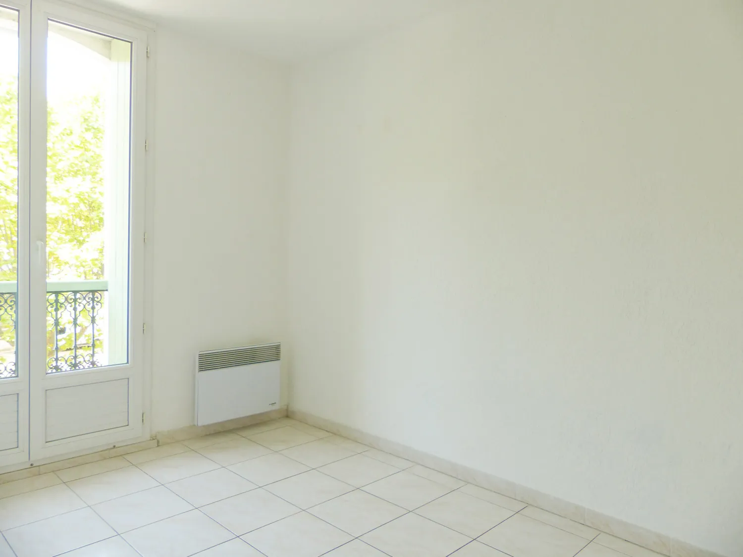 Appartement F5 rénové avec 4 chambres en centre-ville de Lamalou-les-Bains 