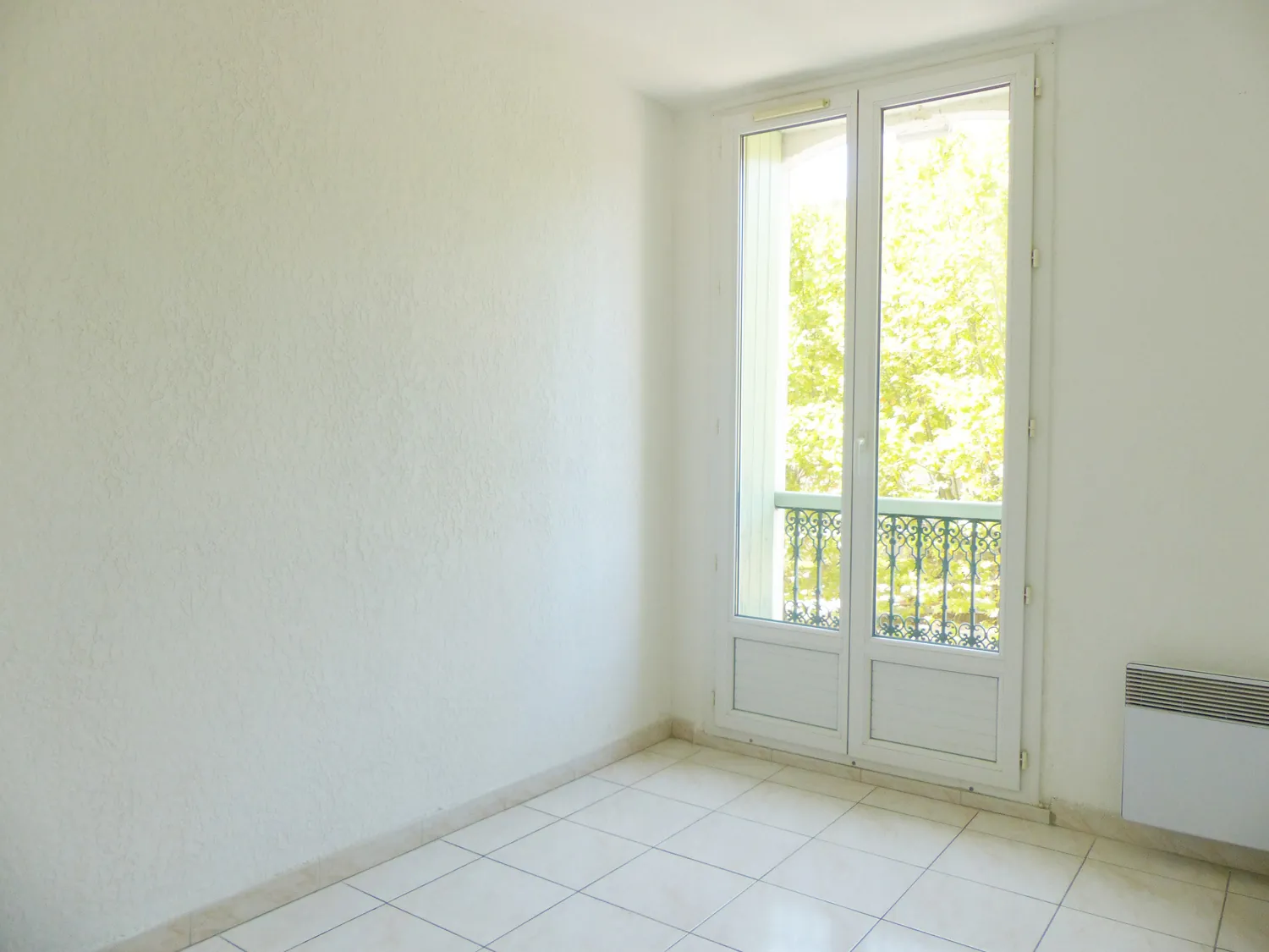 Appartement F5 rénové avec 4 chambres en centre-ville de Lamalou-les-Bains 