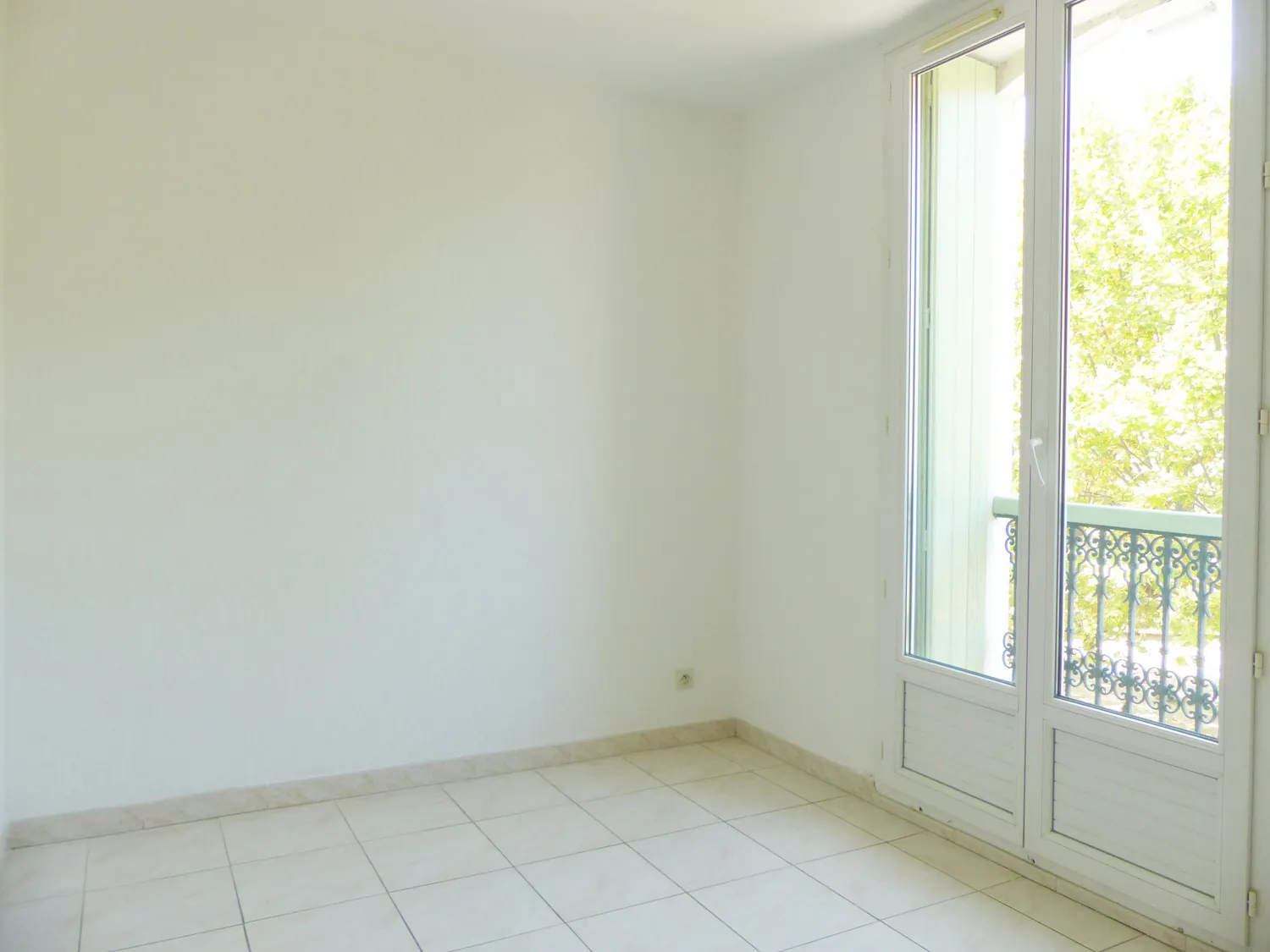 Appartement F5 rénové avec 4 chambres en centre-ville de Lamalou-les-Bains 