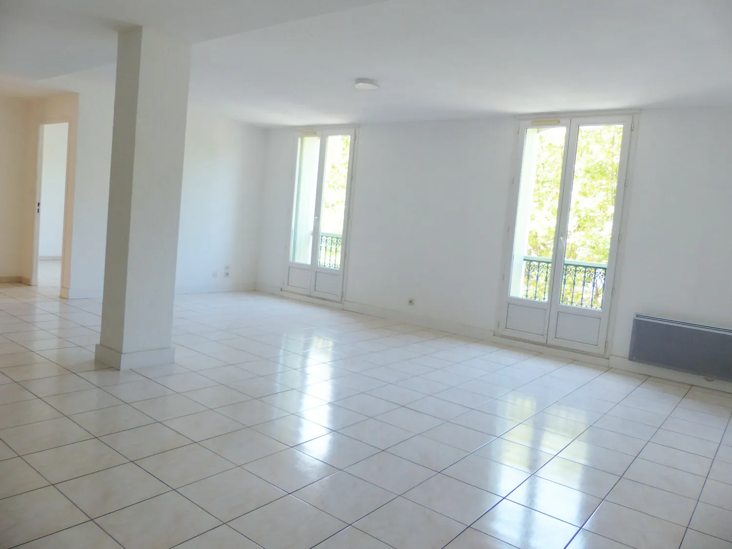 Appartement F5 rénové avec 4 chambres en centre-ville de Lamalou-les-Bains 