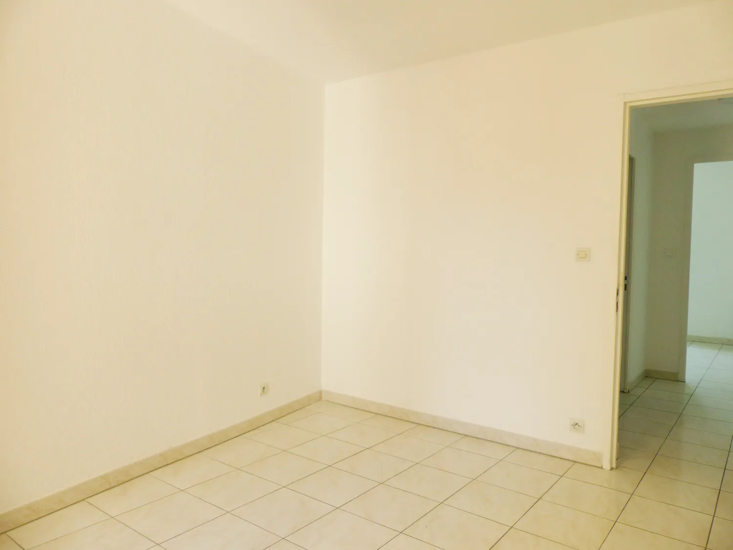 Appartement F5 rénové avec 4 chambres en centre-ville de Lamalou-les-Bains 