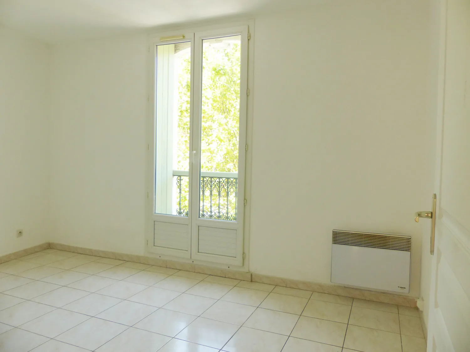 Appartement F5 rénové avec 4 chambres en centre-ville de Lamalou-les-Bains 