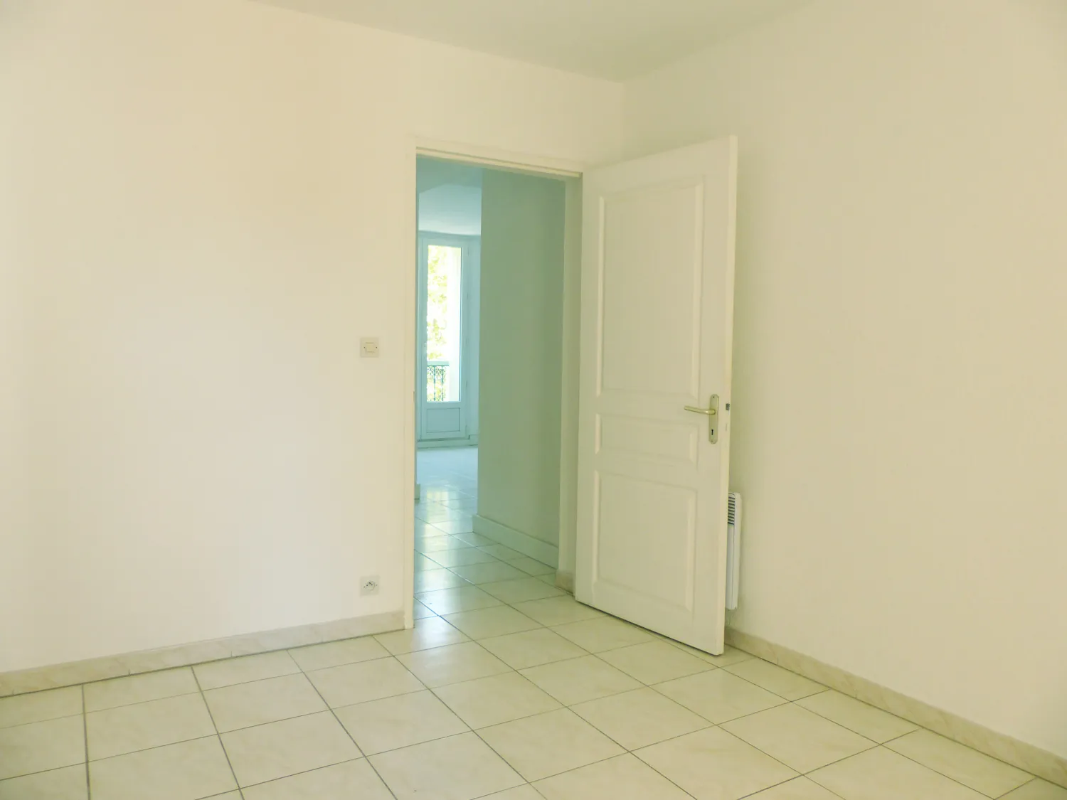 Appartement F5 rénové avec 4 chambres en centre-ville de Lamalou-les-Bains 