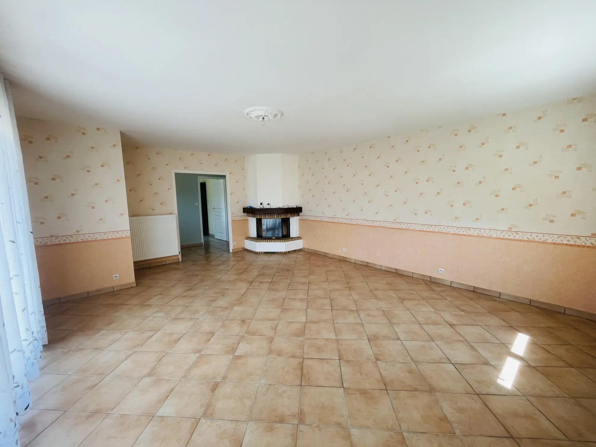 Charmante maison à Nieuil l'Espoir de 106 m² avec parc boisé et garages 