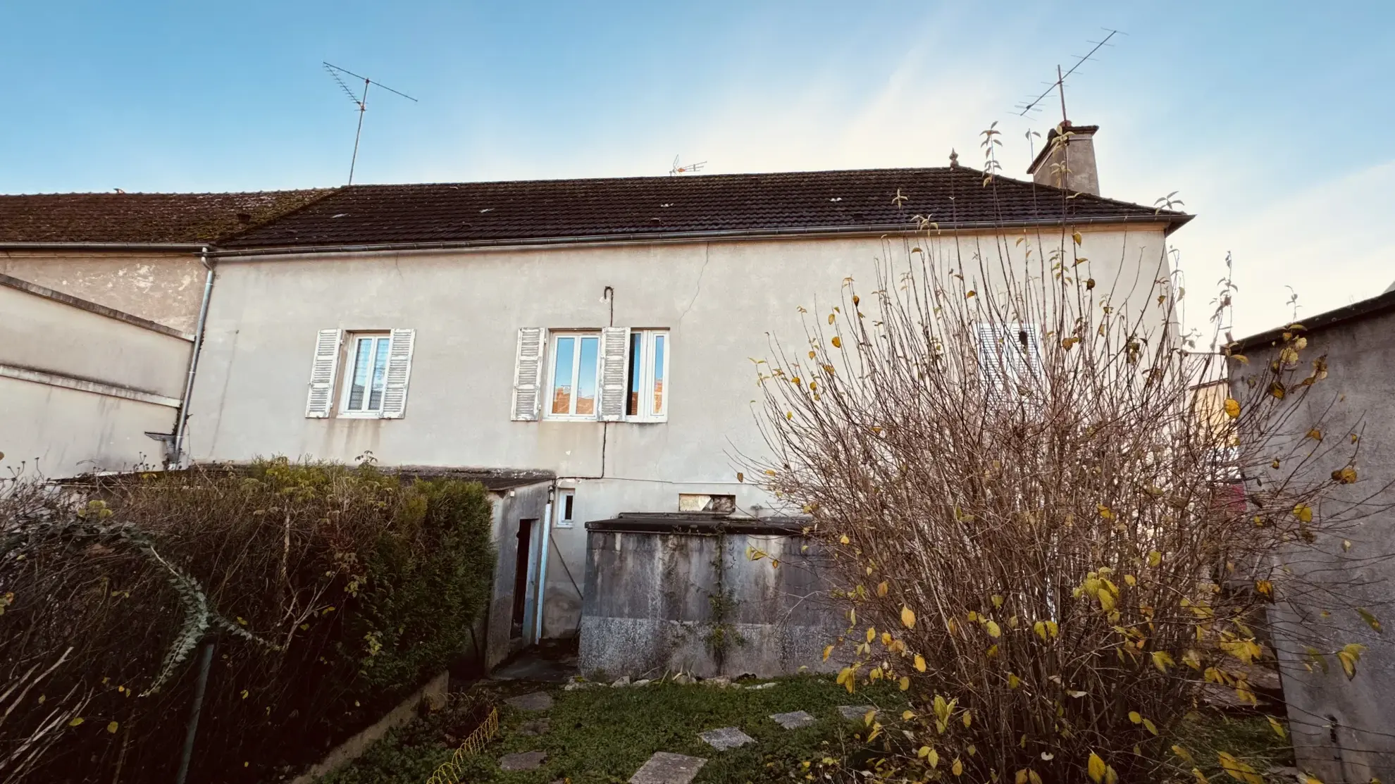 Ensemble immobilier à Avallon, potentiel de revenu jusqu'à 988 € par mois