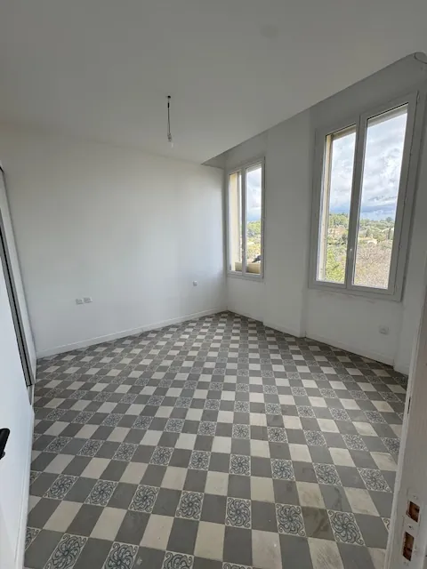 Appartements T3 rénovés au dernier étage à Marseille, calme et lumineux 