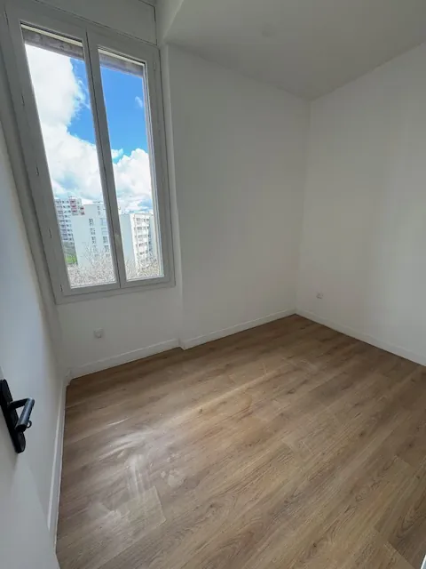 Appartements T3 rénovés au dernier étage à Marseille, calme et lumineux 