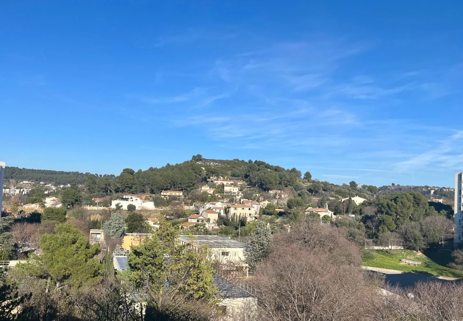 Appartements T3 rénovés au dernier étage à Marseille, calme et lumineux 