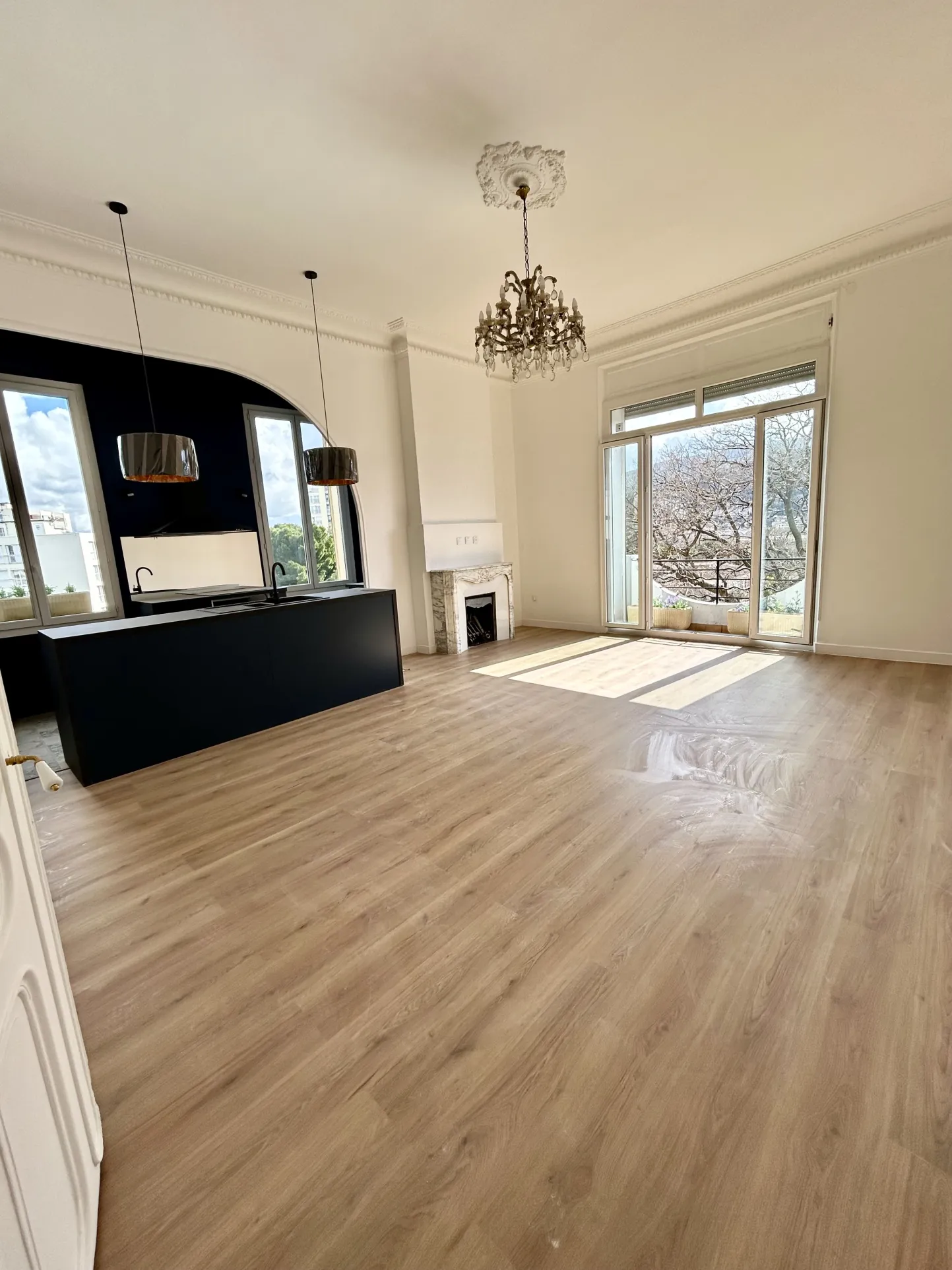 Appartements T3 rénovés au dernier étage à Marseille, calme et lumineux