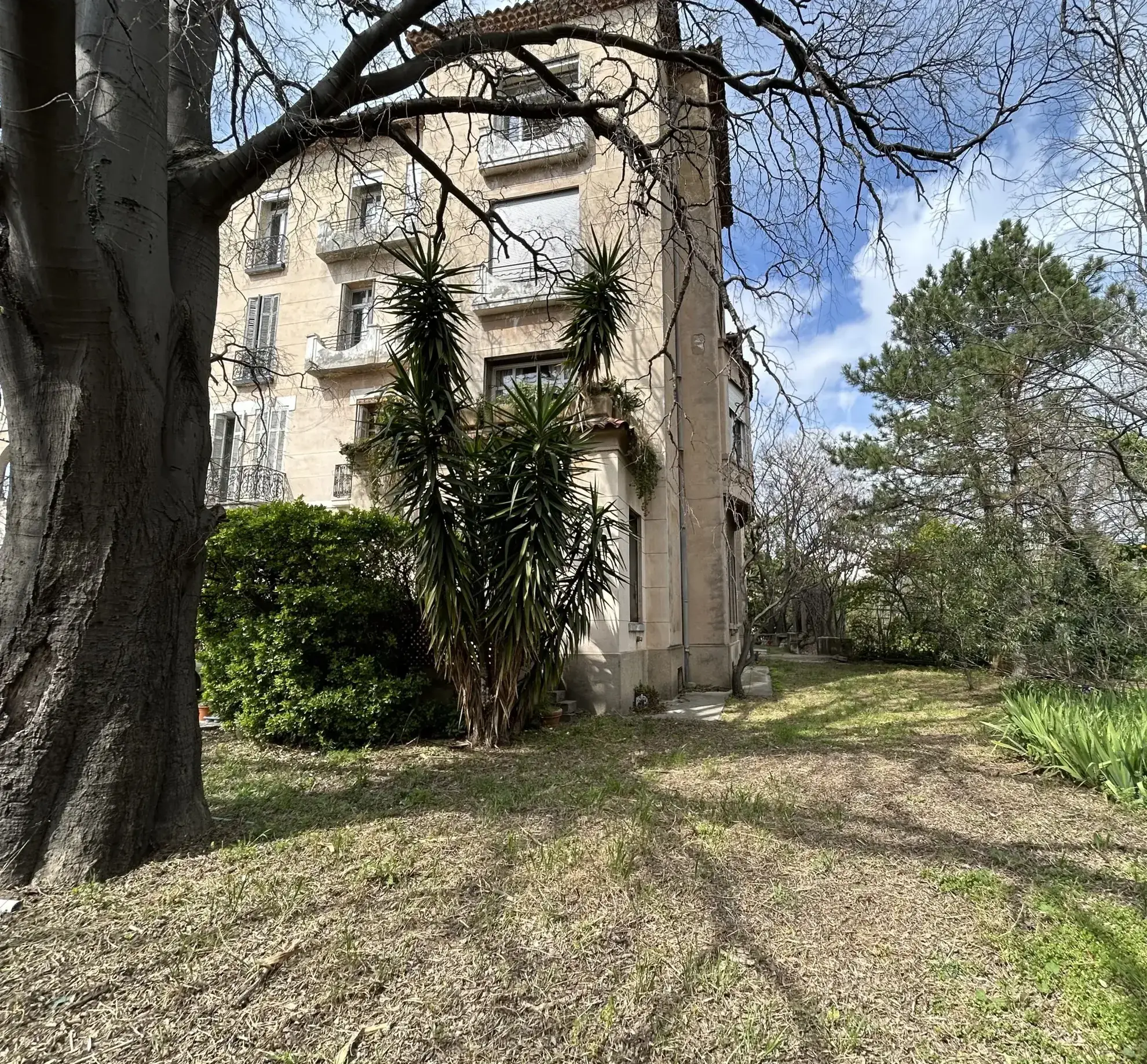 Appartements T3 rénovés au dernier étage à Marseille, calme et lumineux 