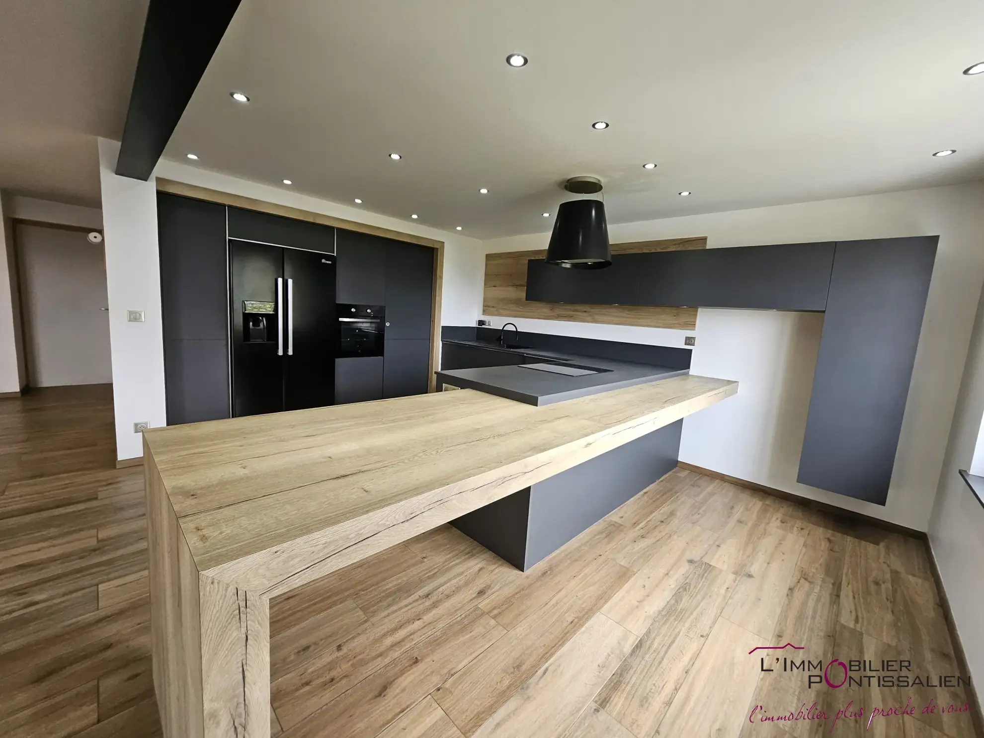 Appartement 3 pièces à Frasne avec grand potentiel de rénovation et garage 