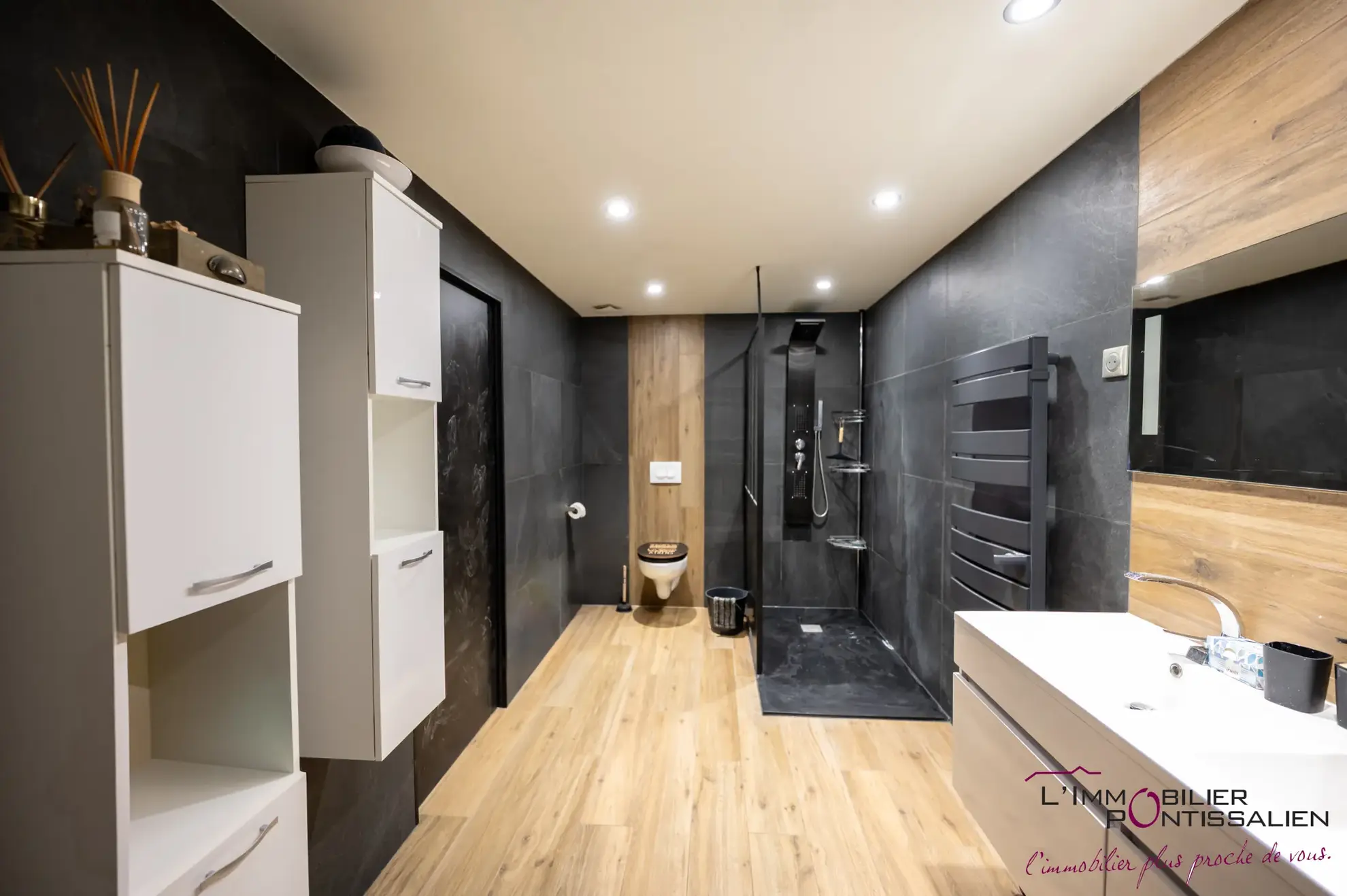 Appartement 3 pièces à Frasne avec grand potentiel de rénovation et garage 