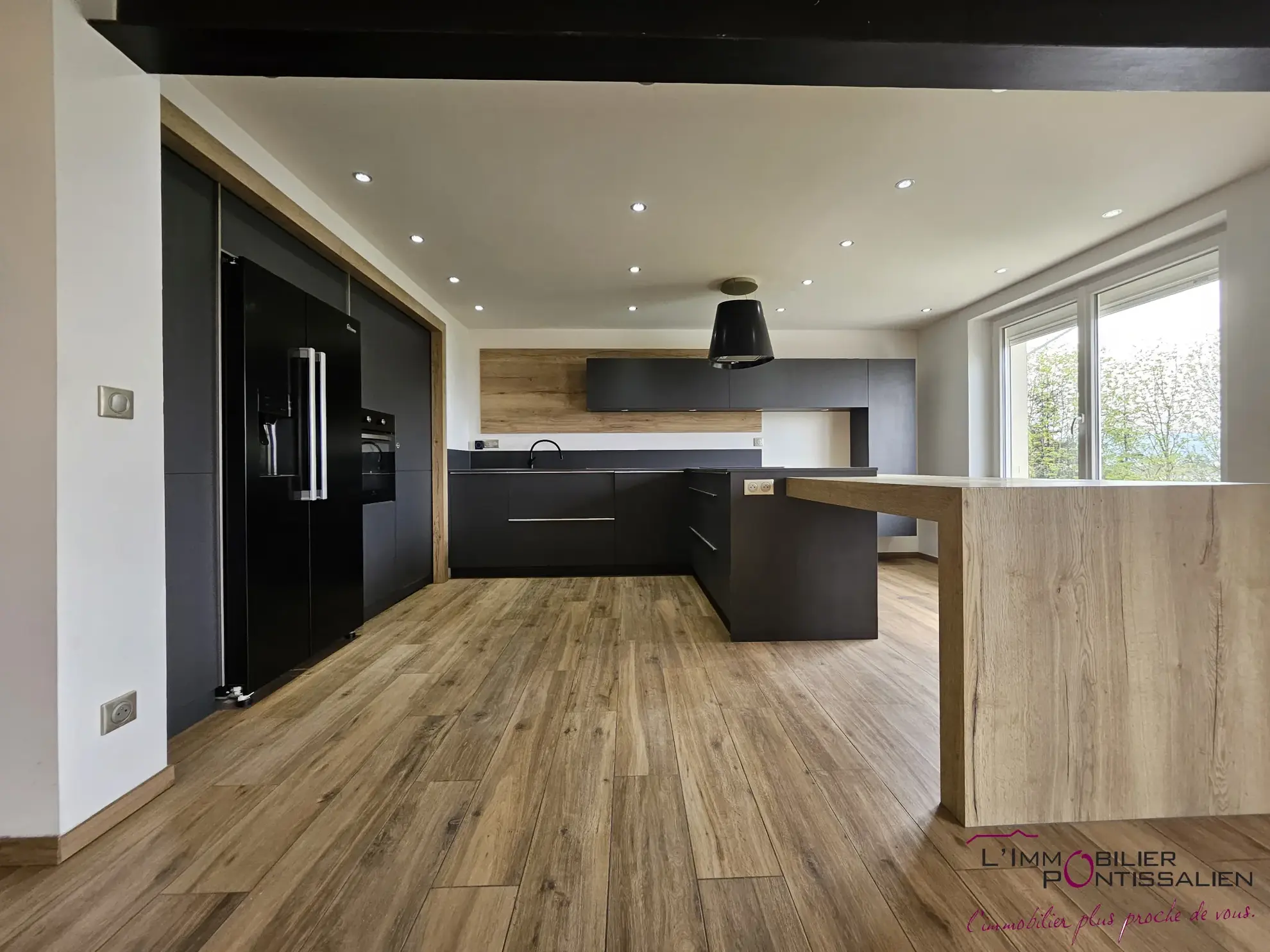 Appartement 3 pièces à Frasne avec grand potentiel de rénovation et garage