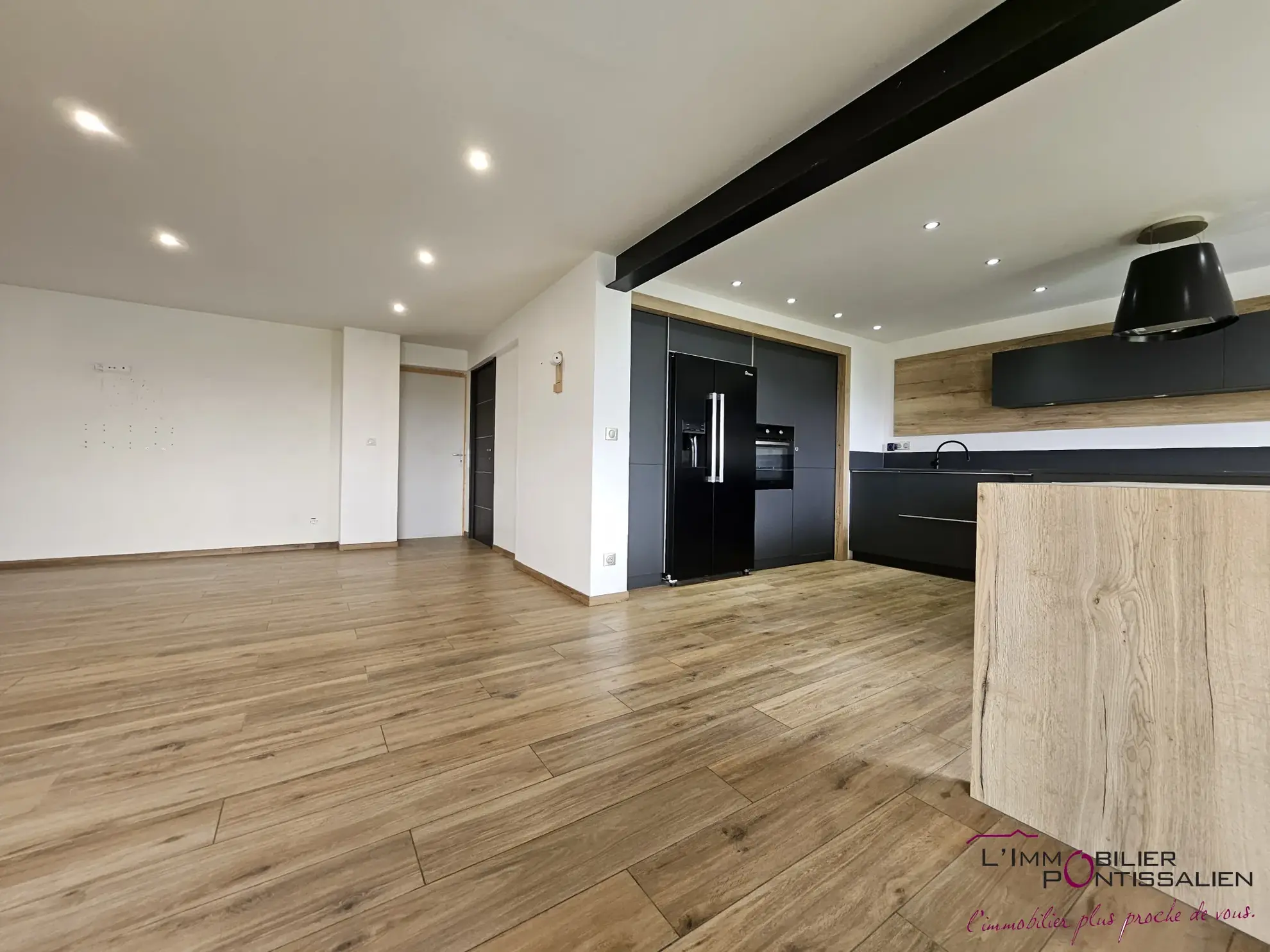 Appartement 3 pièces à Frasne avec grand potentiel de rénovation et garage 