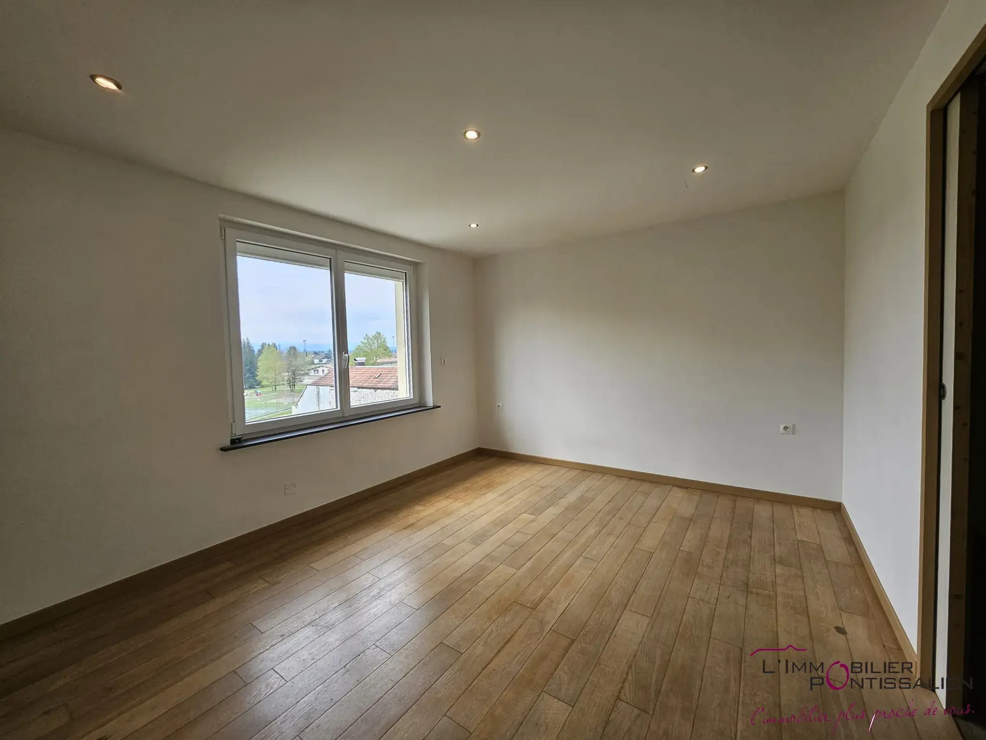 Appartement 3 pièces à Frasne avec grand potentiel de rénovation et garage 