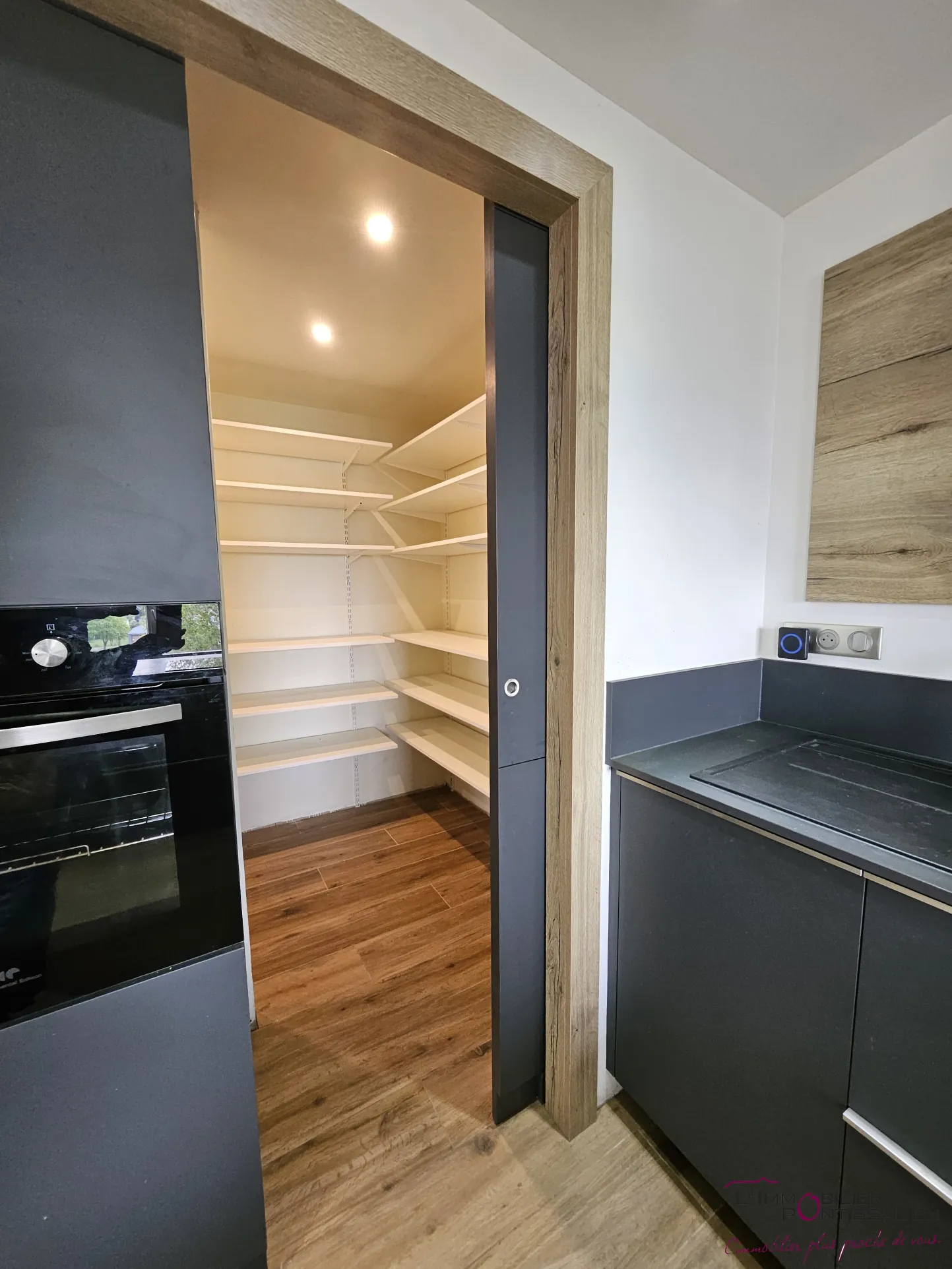 Appartement 3 pièces à Frasne avec grand potentiel de rénovation et garage 