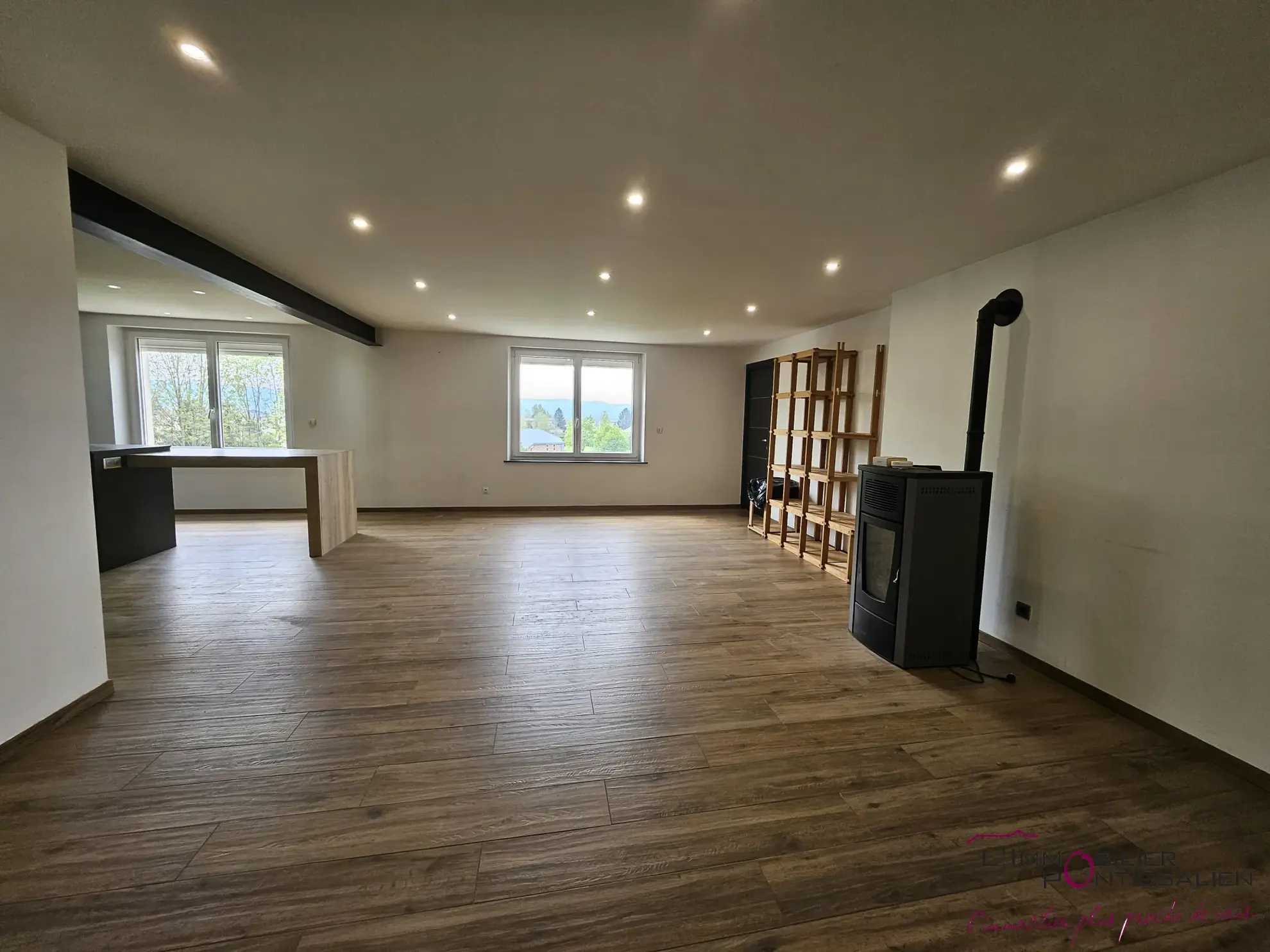 Appartement 3 pièces à Frasne avec grand potentiel de rénovation et garage 