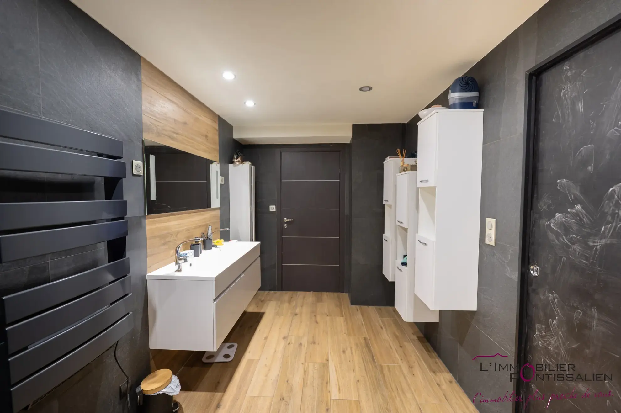 Appartement 3 pièces à Frasne avec grand potentiel de rénovation et garage 